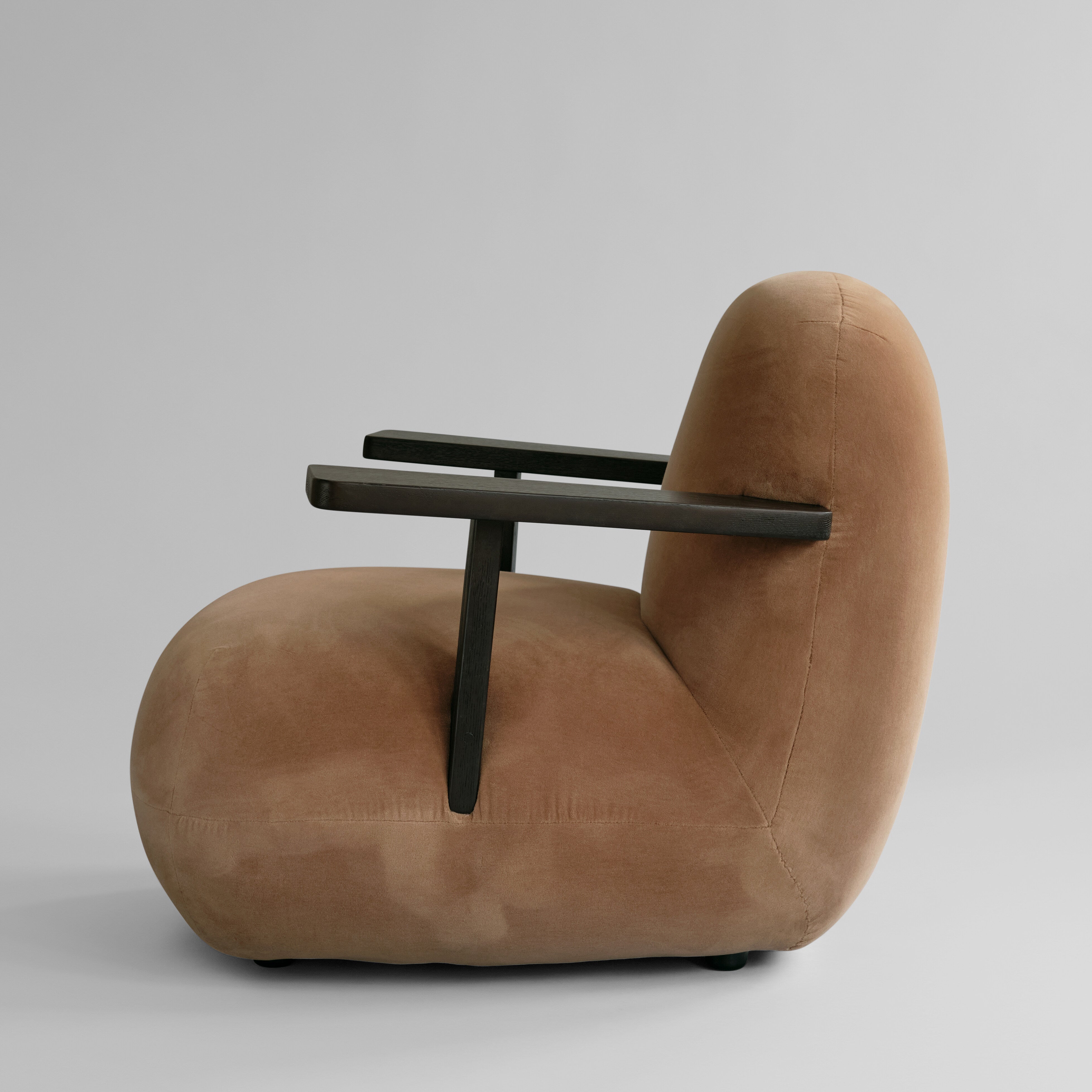 Toe Chair Armrest – Coffee Black Oak / Desert