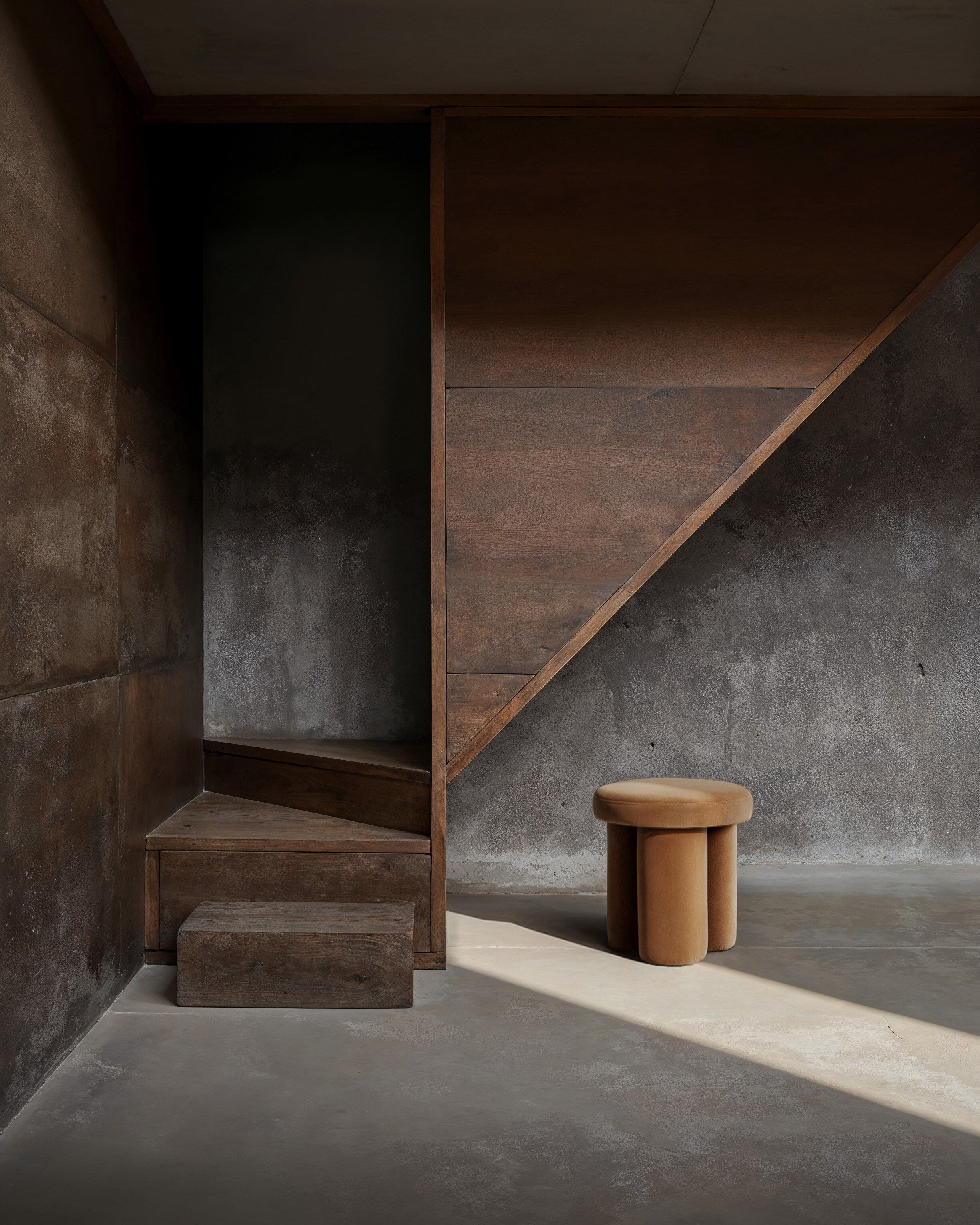 Big Foot Stool – Desert