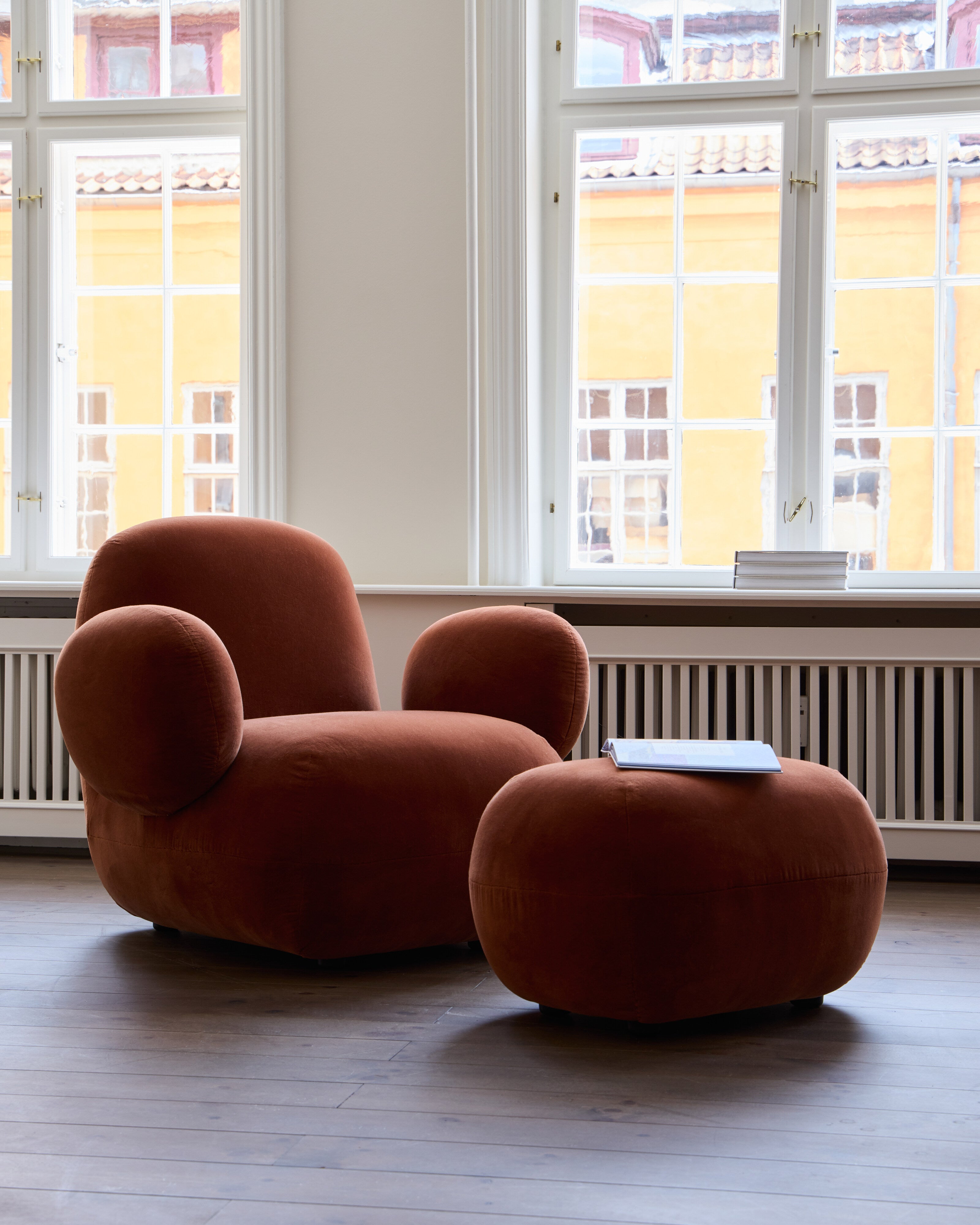 Toe Ottoman – Rust