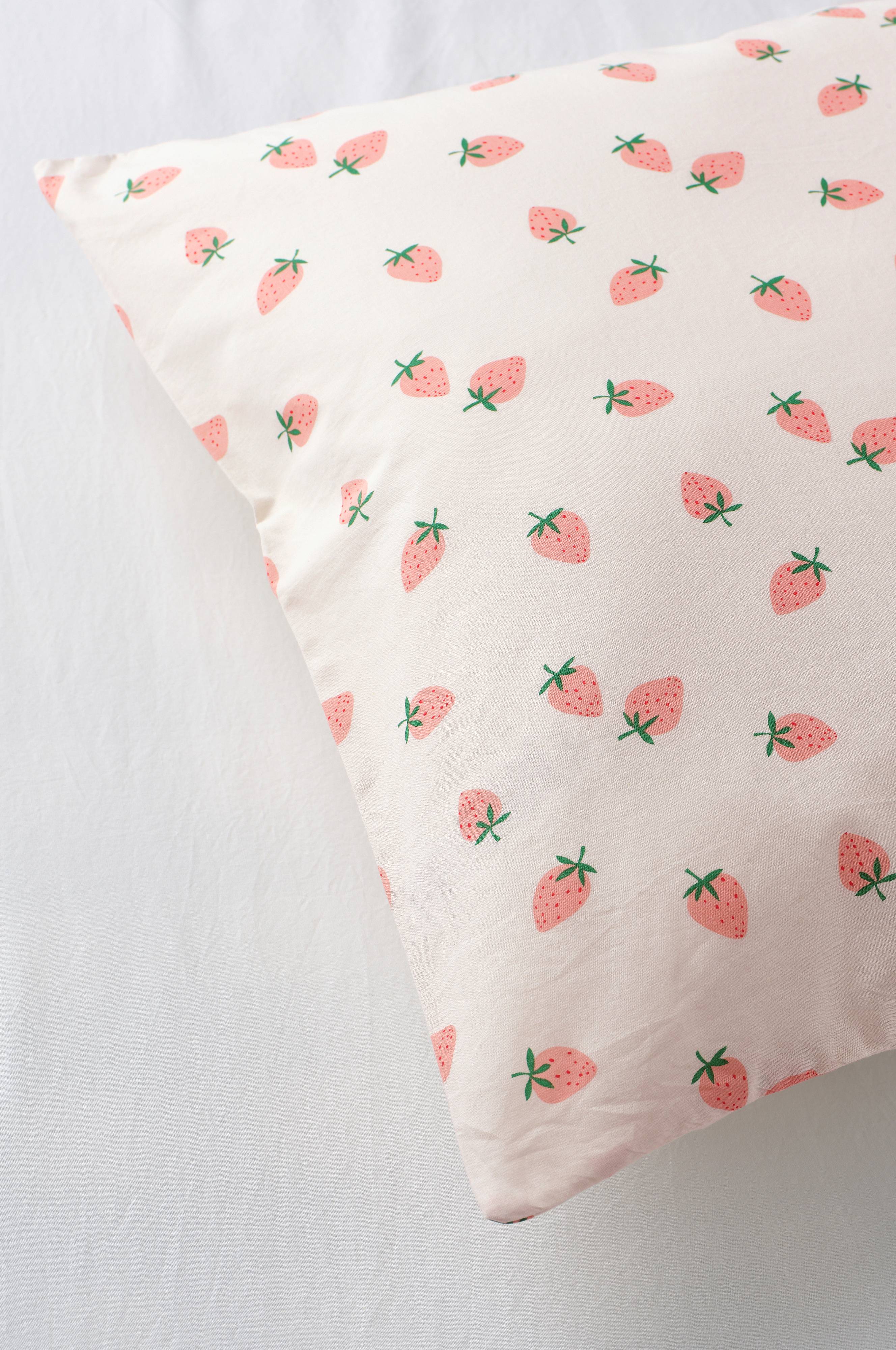 Sengesett Milly Fruit i bomull 2 eller 3 stykker