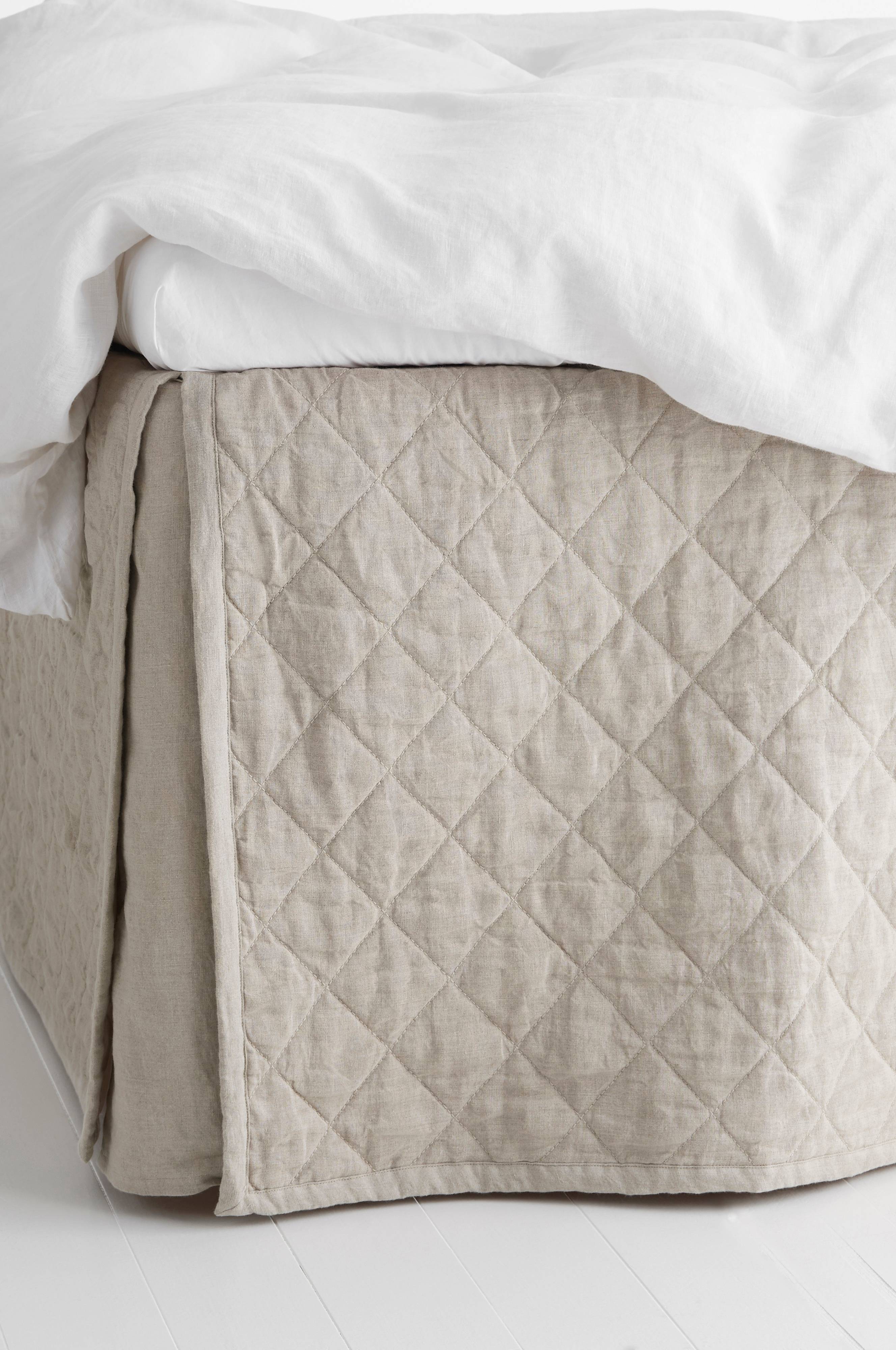Sengekappe Candice Quilted i vasket lin, høyde 60 cm