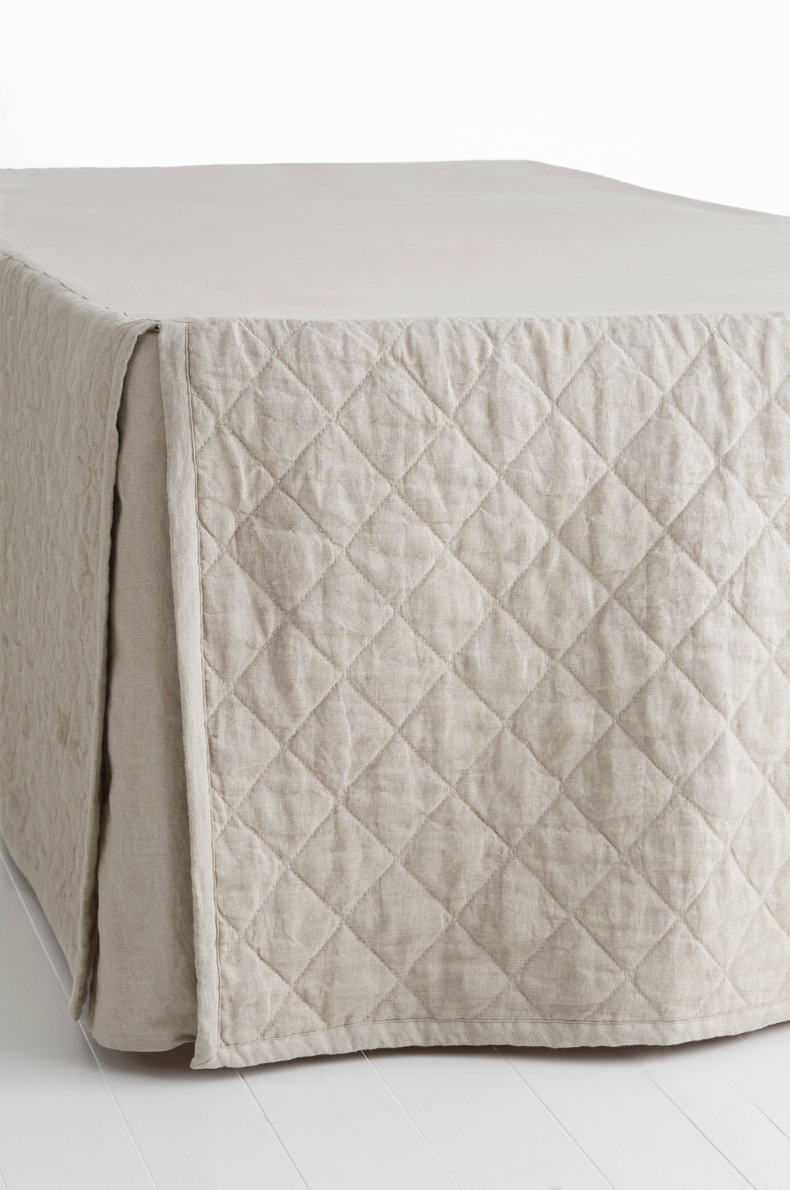Sengekappe Candice Quilted i vasket lin, høyde 60 cm