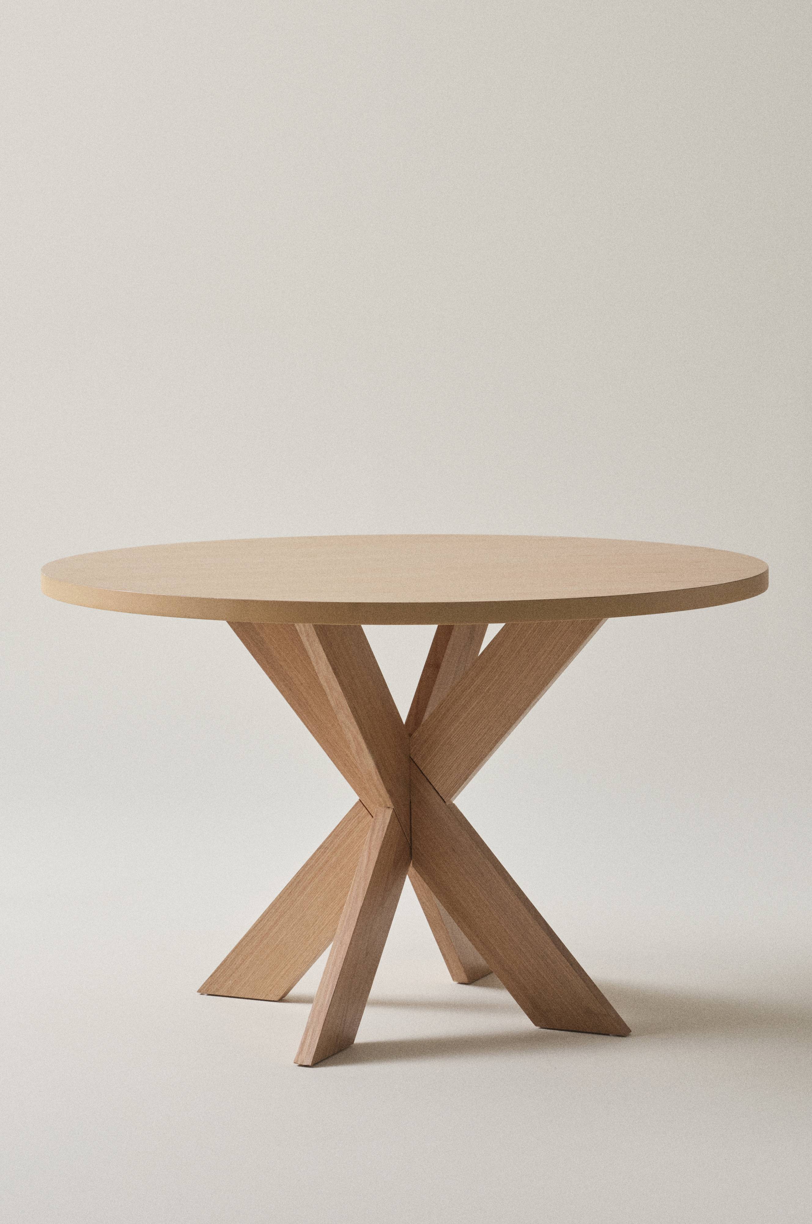 Ruokapöytä LUGNVIK, ø 120 cm