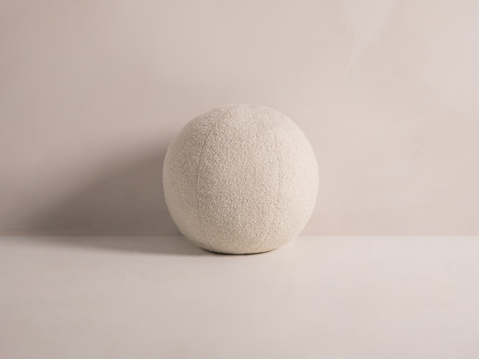 Pillow, "Ball", 30x30x30