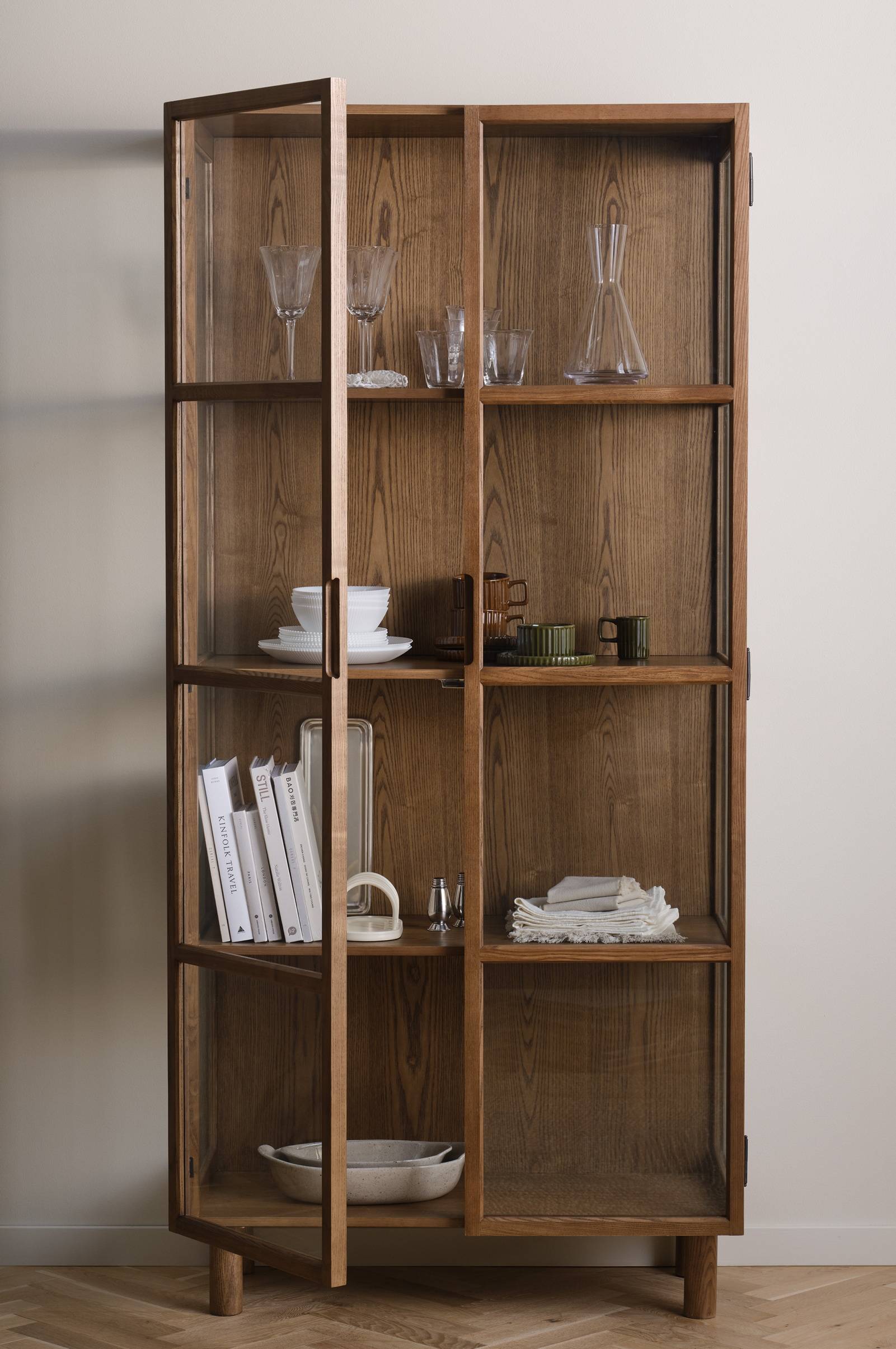 DAFNES vitriinikaappi  195 cm