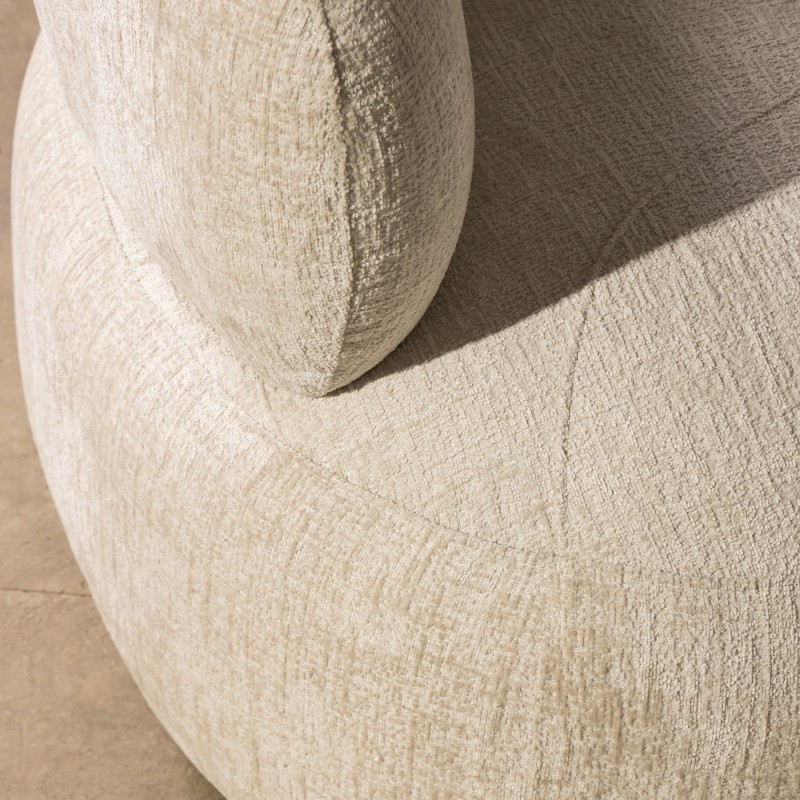 Sofa do salonu Tiubo jasnobeżowa, obłe kształty