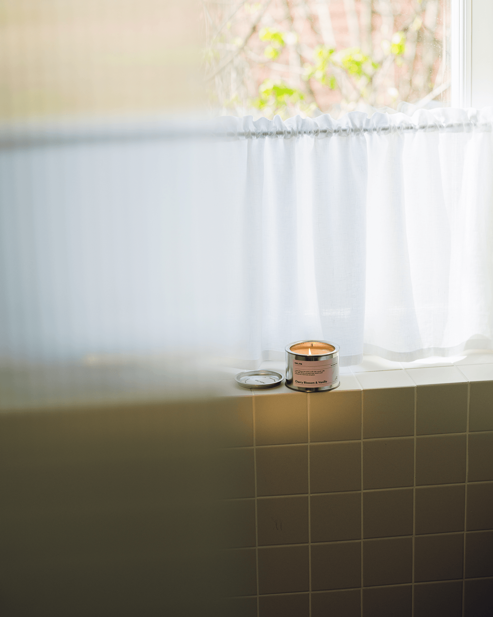 Ven Scented Candle - Saffron & Sandalwood