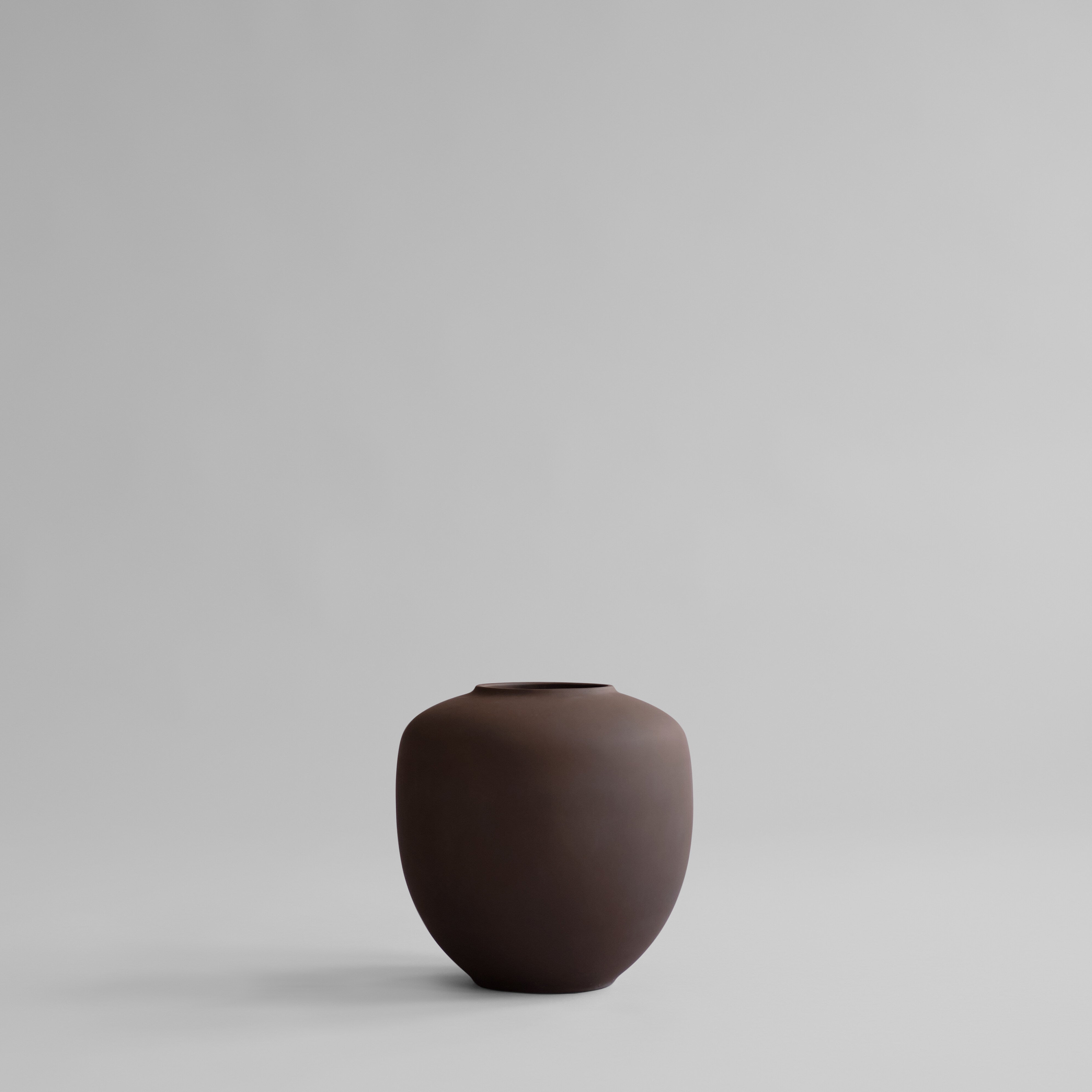 Sunao Vase, Medio - Chocolate Brown