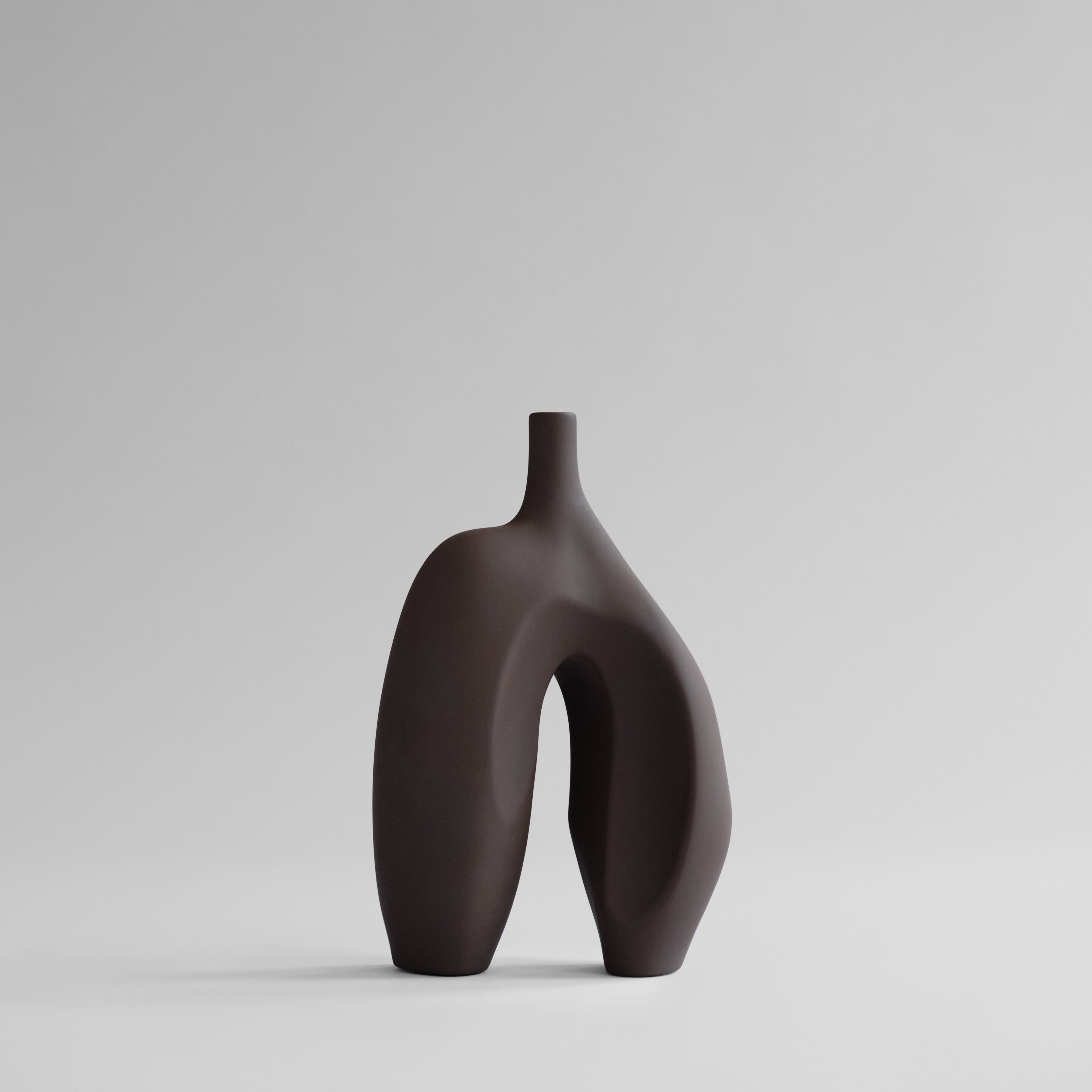 Ni Vase, Medio - Chocolate Brown