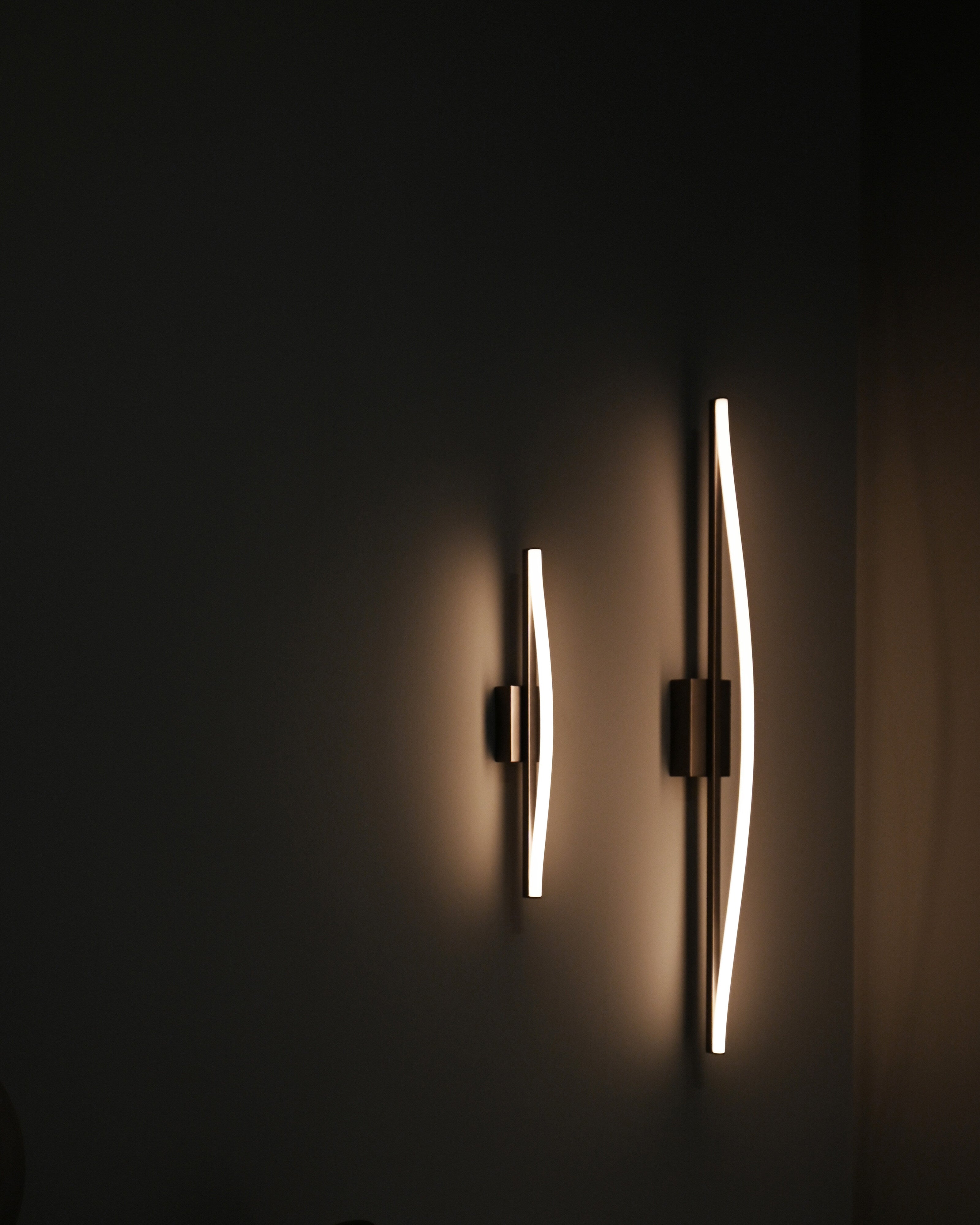 Bow Wall Lamp, Big - Bronze