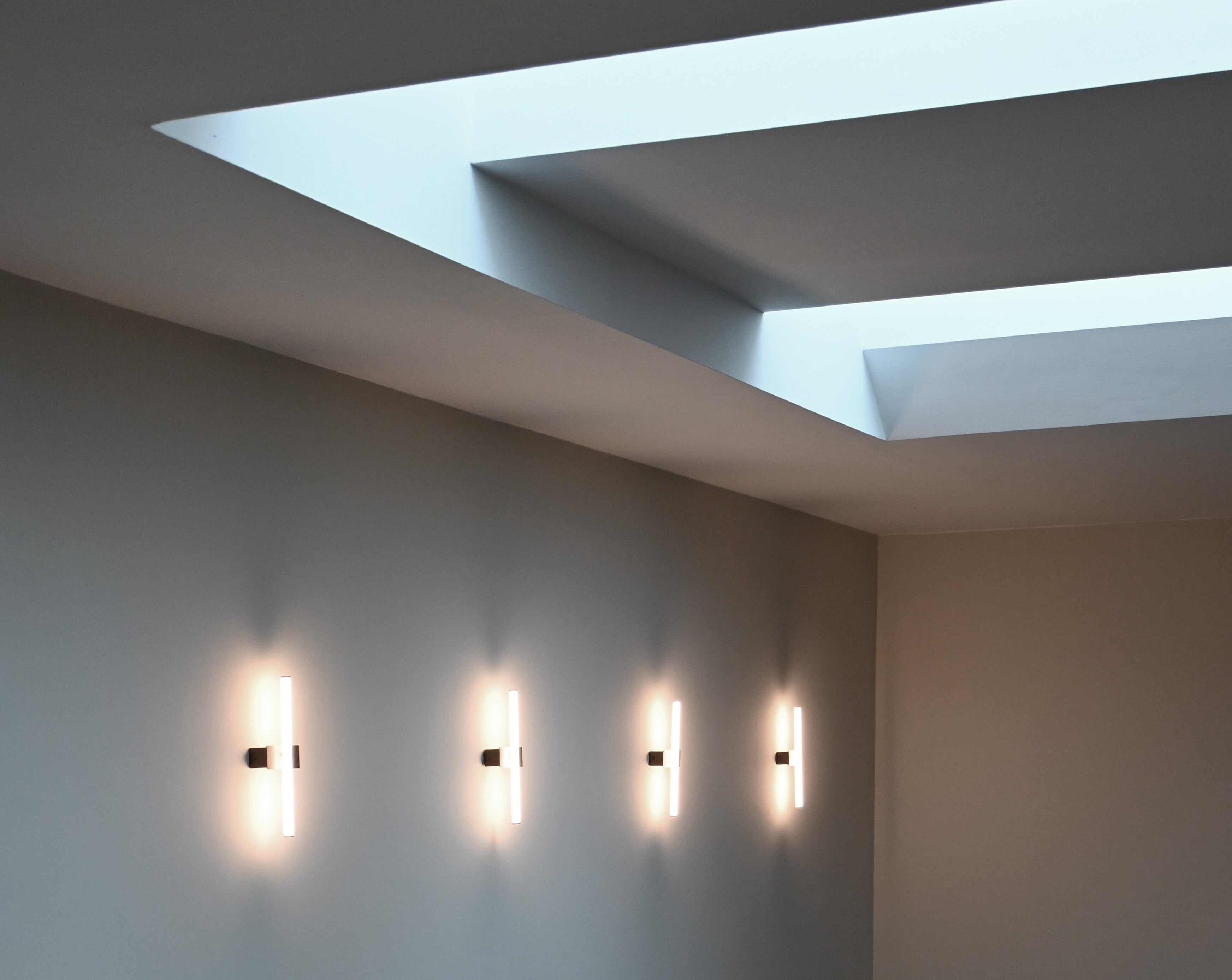Stick Wall Lamp - Bronze