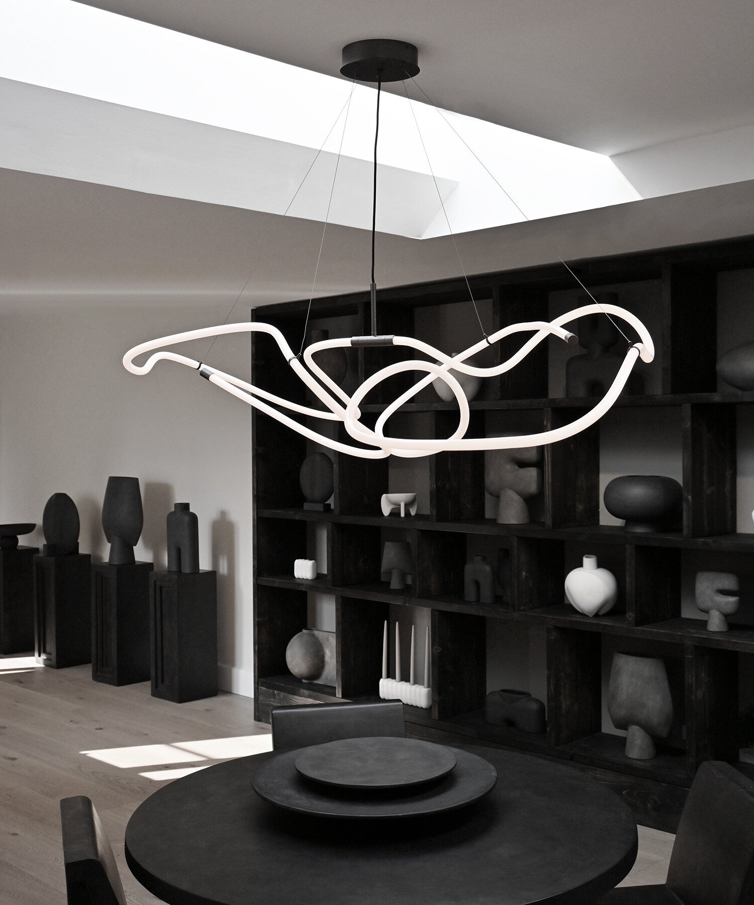 Ghost Chandelier, Big - Neon (5m)