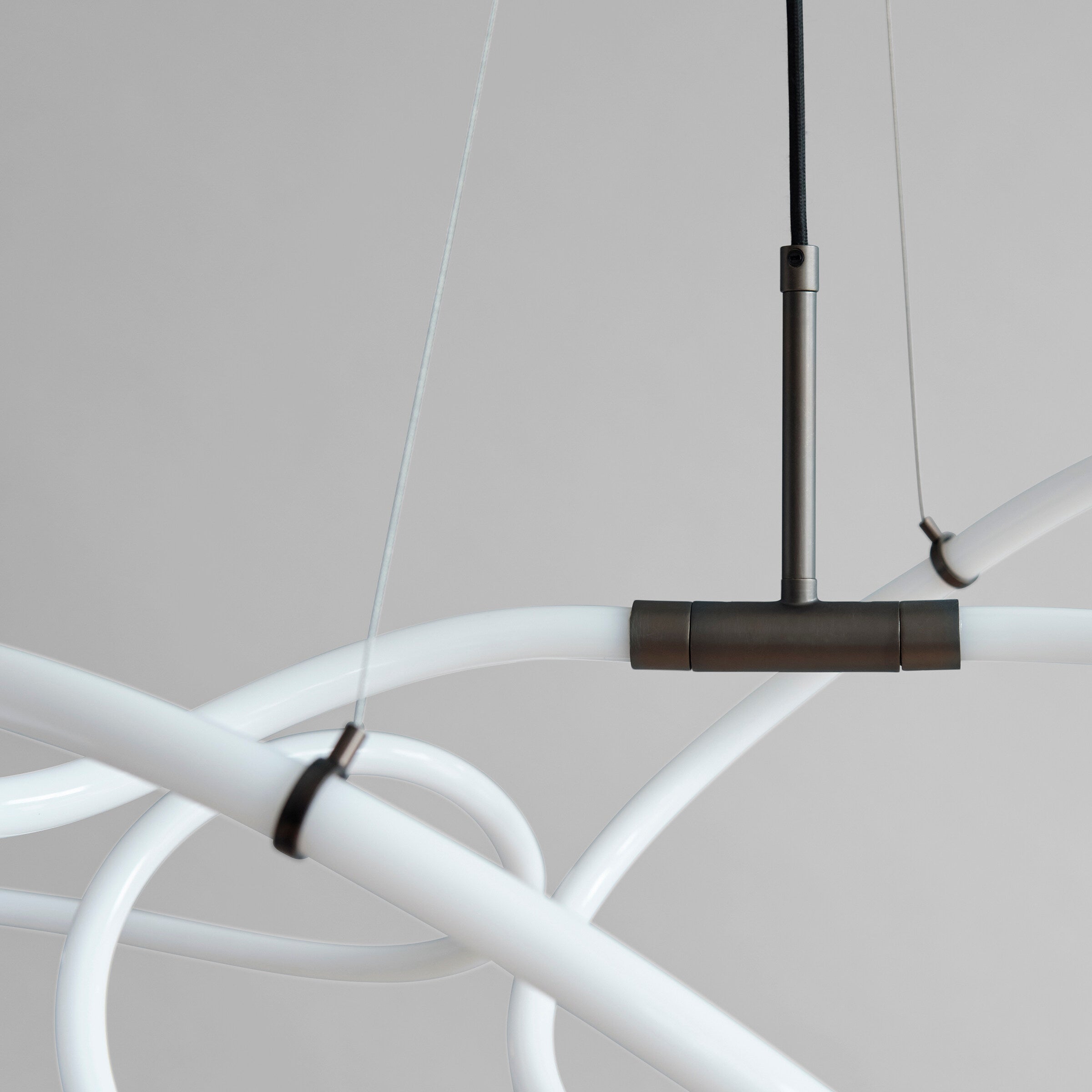 Ghost Chandelier, Big - Neon (5m)