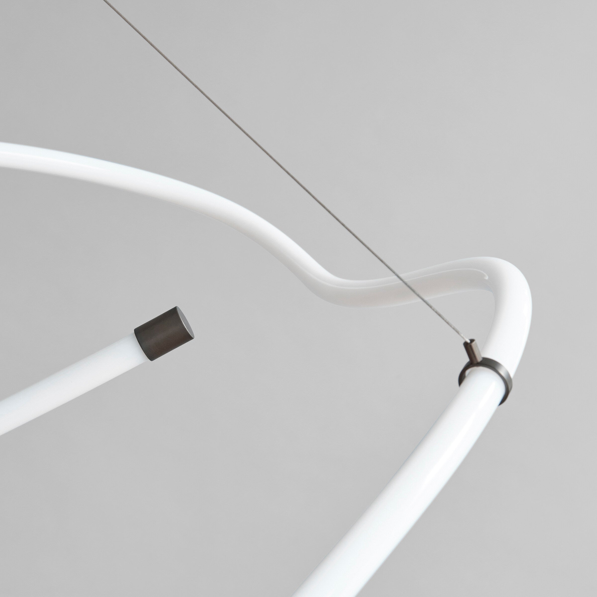 Ghost Chandelier, Big - Neon (5m)