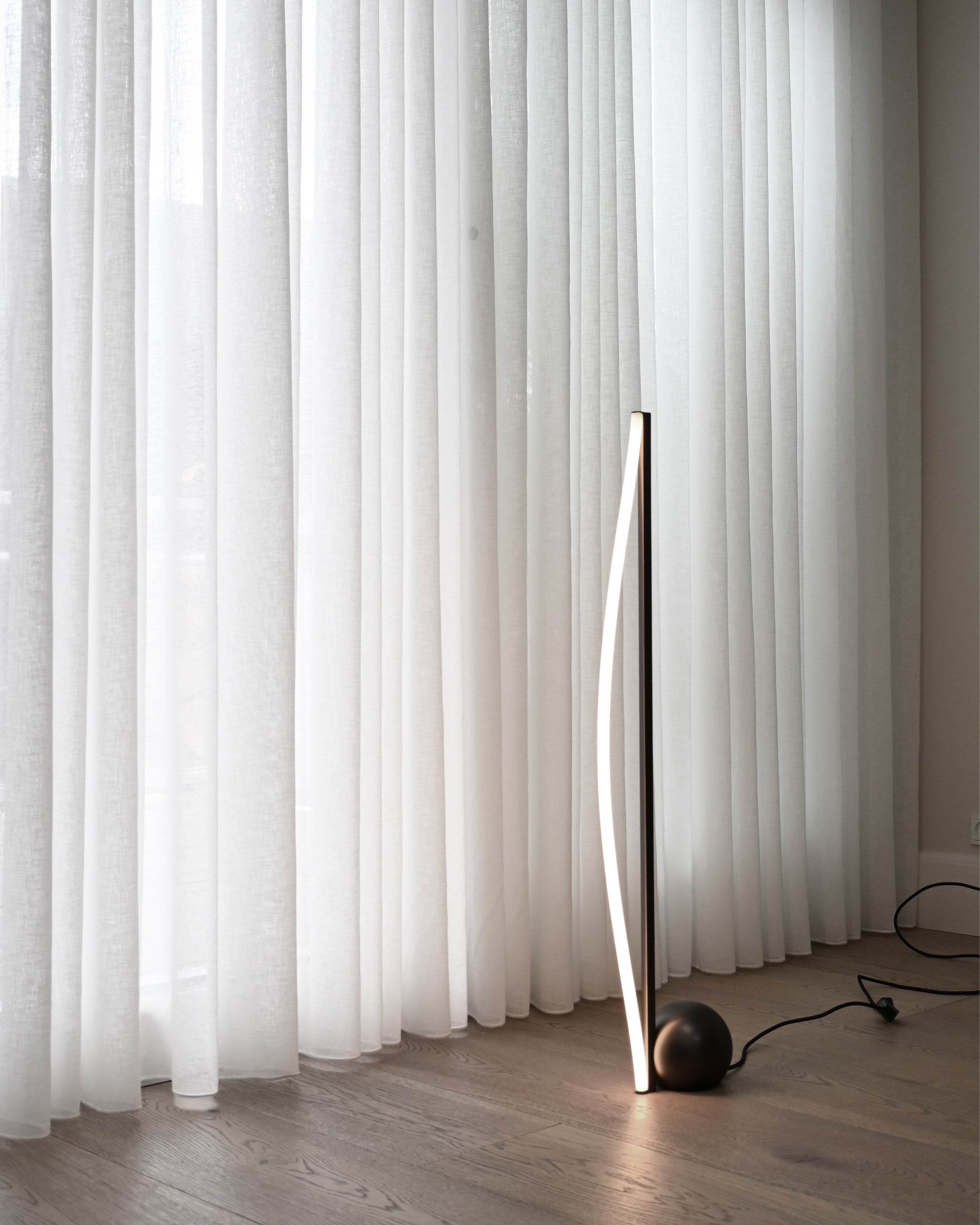 Bow Floor Lamp - Bronze