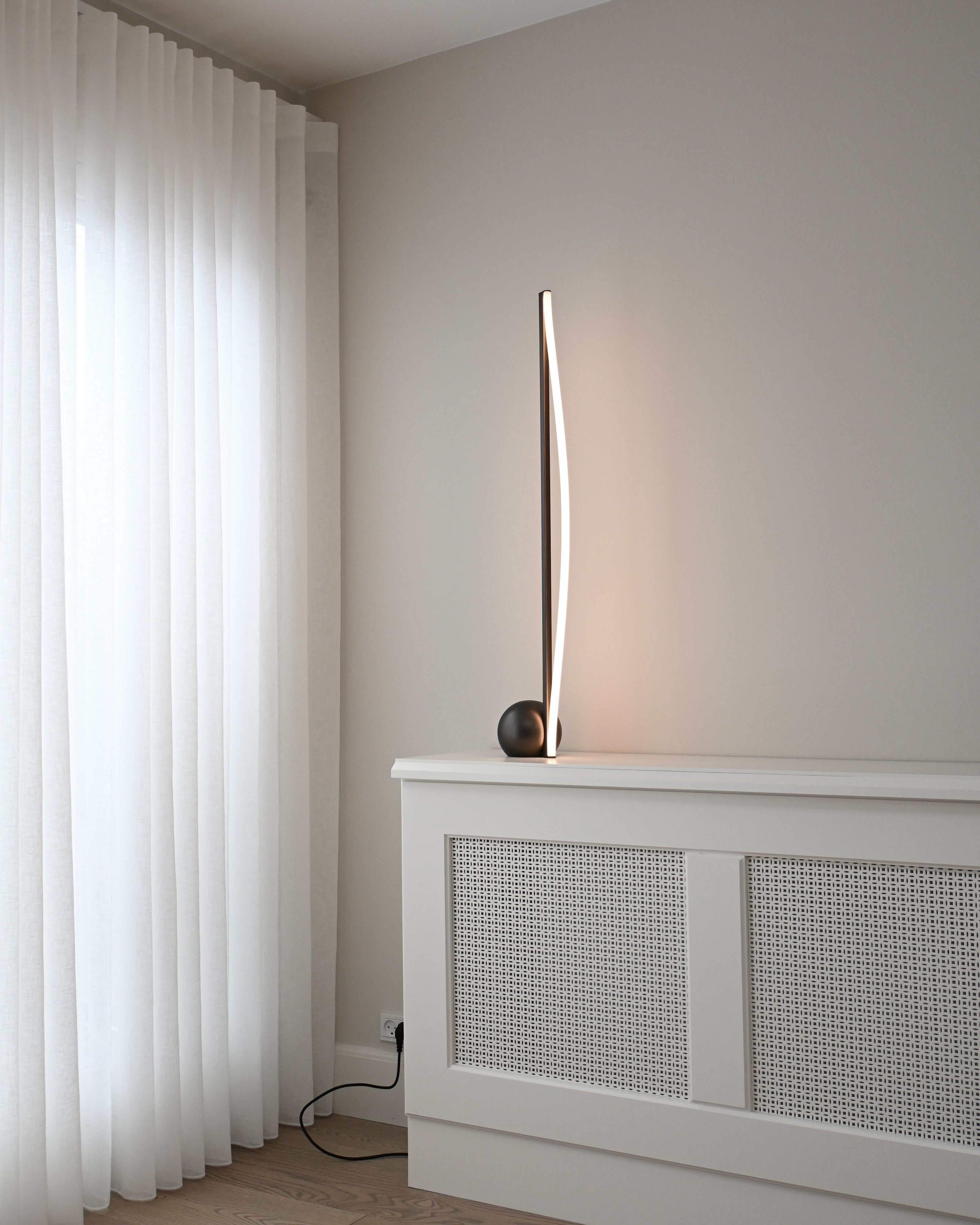 Bow Floor Lamp - Bronze