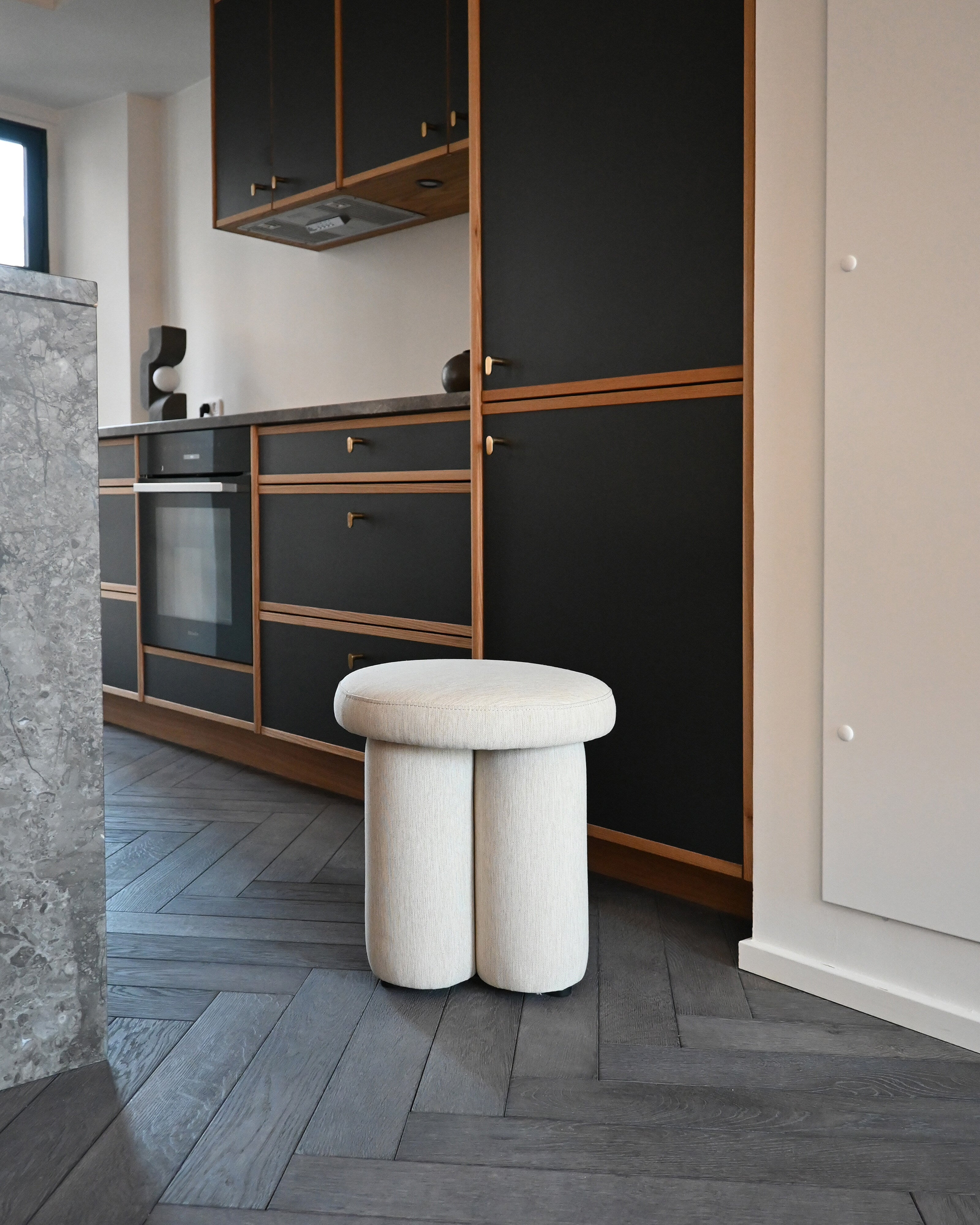 Big Foot Stool - Warm Ash (C142)