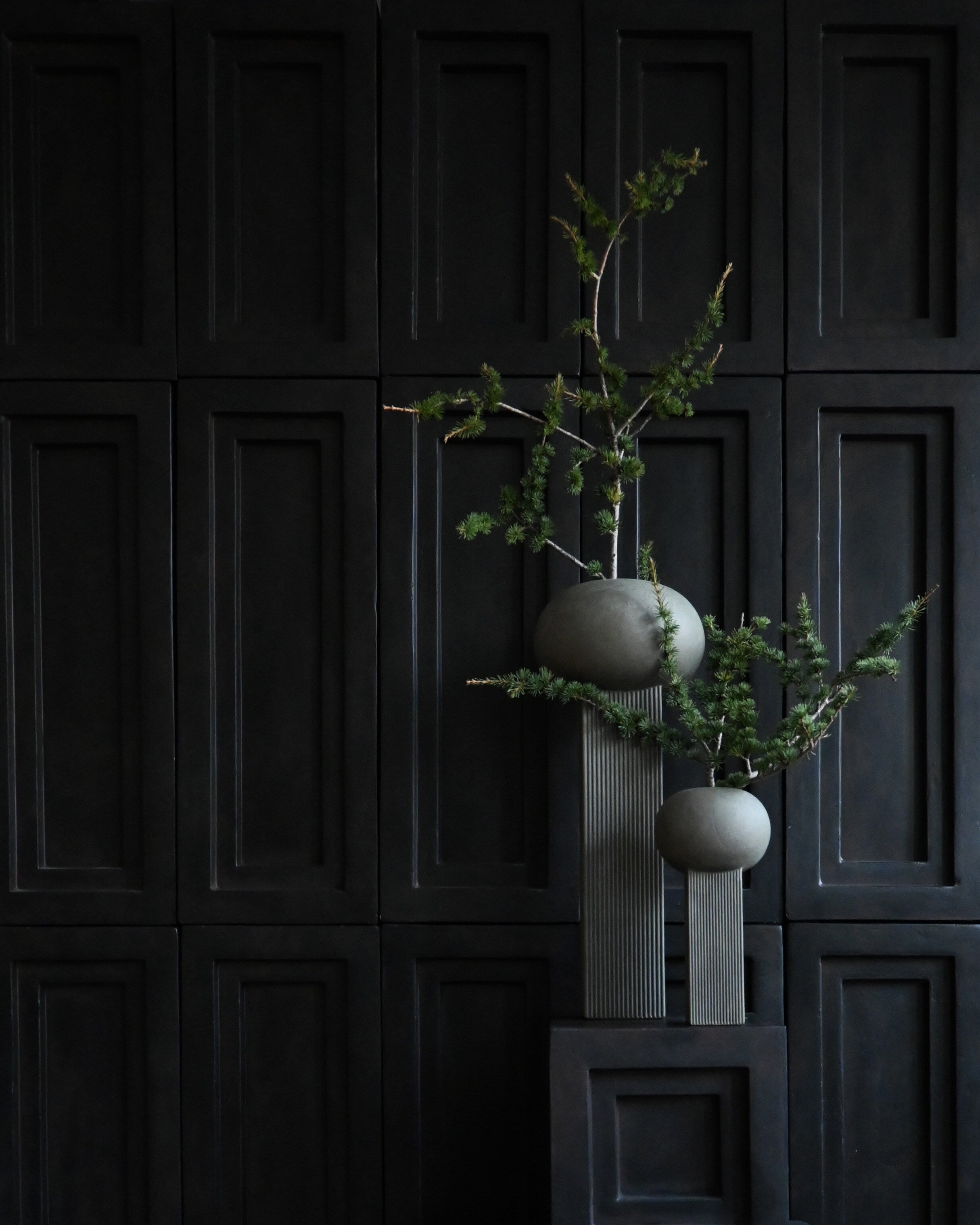 Empire Vase, Big - Dark Grey
