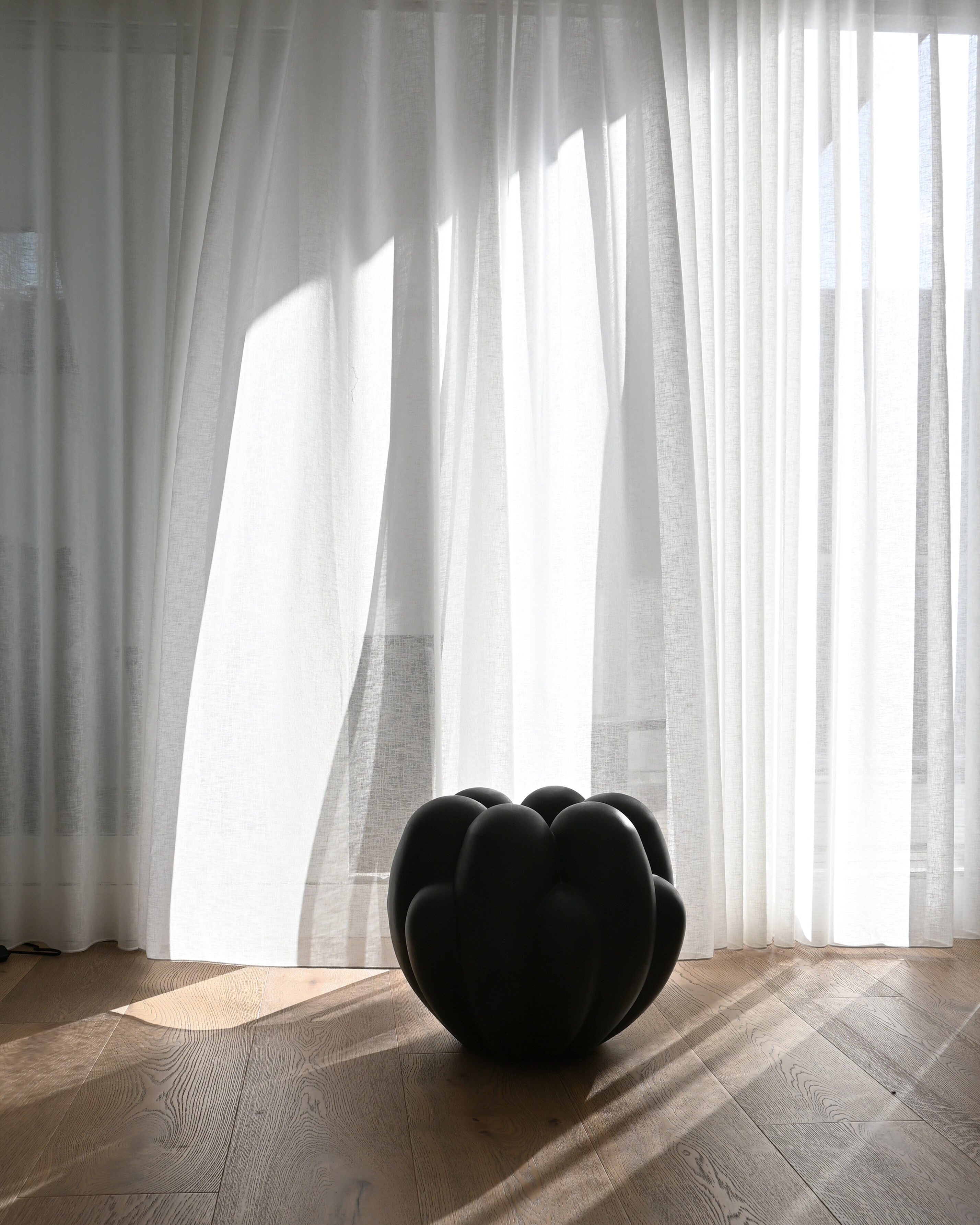 Bloom Vase, Big - Black