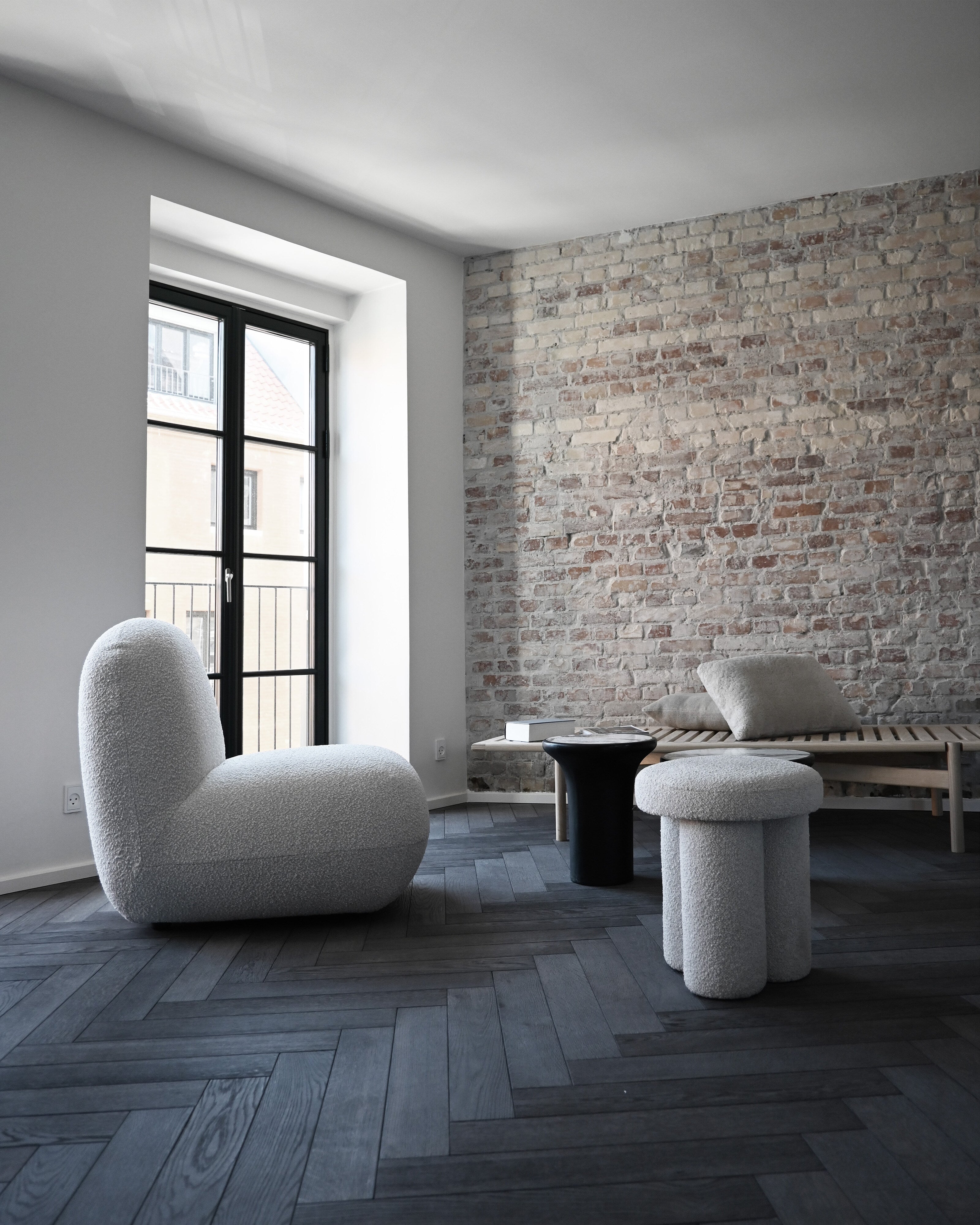 Big Foot Stool - Off White (CPH 900)