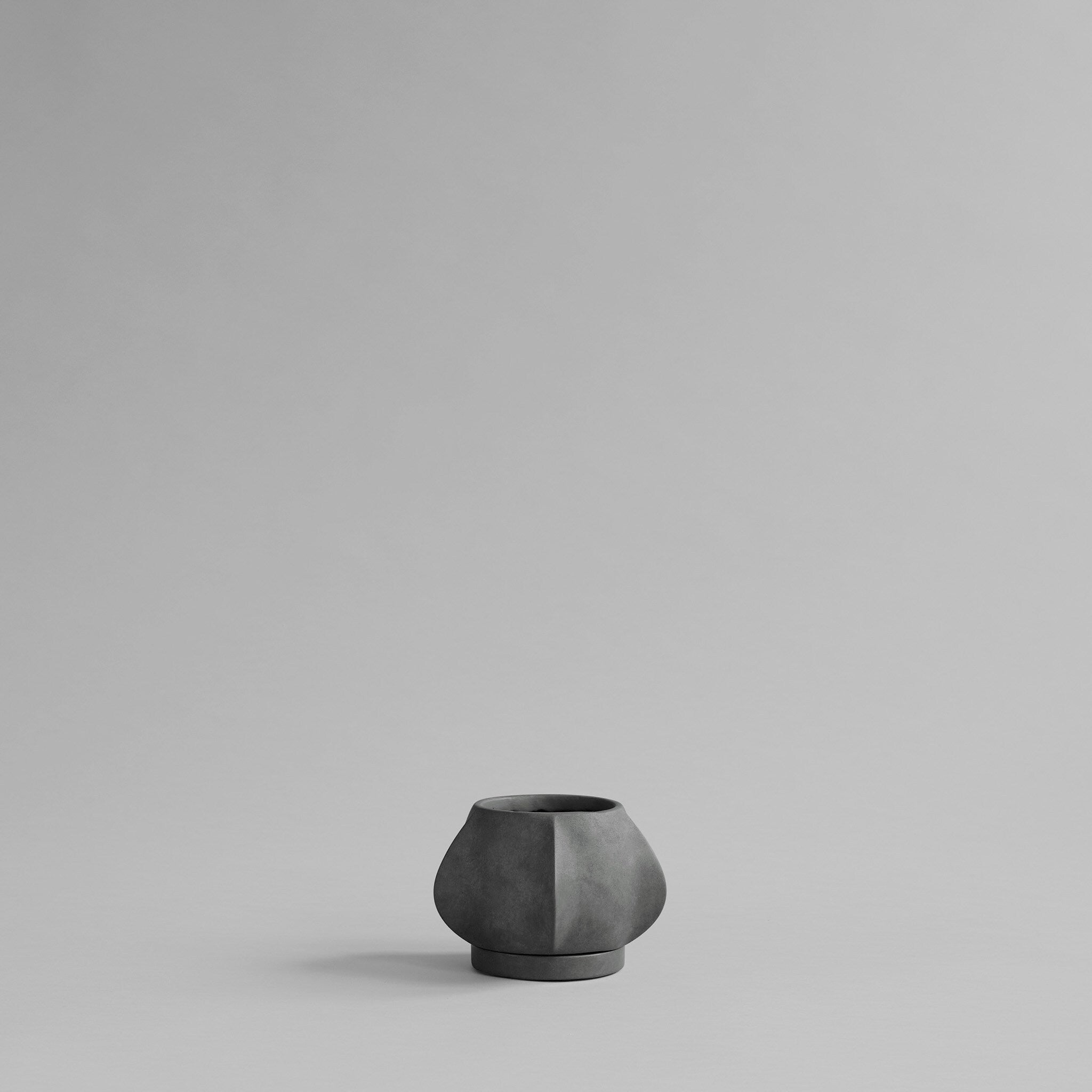 Arket Plant Pot, Petit - Dark Grey