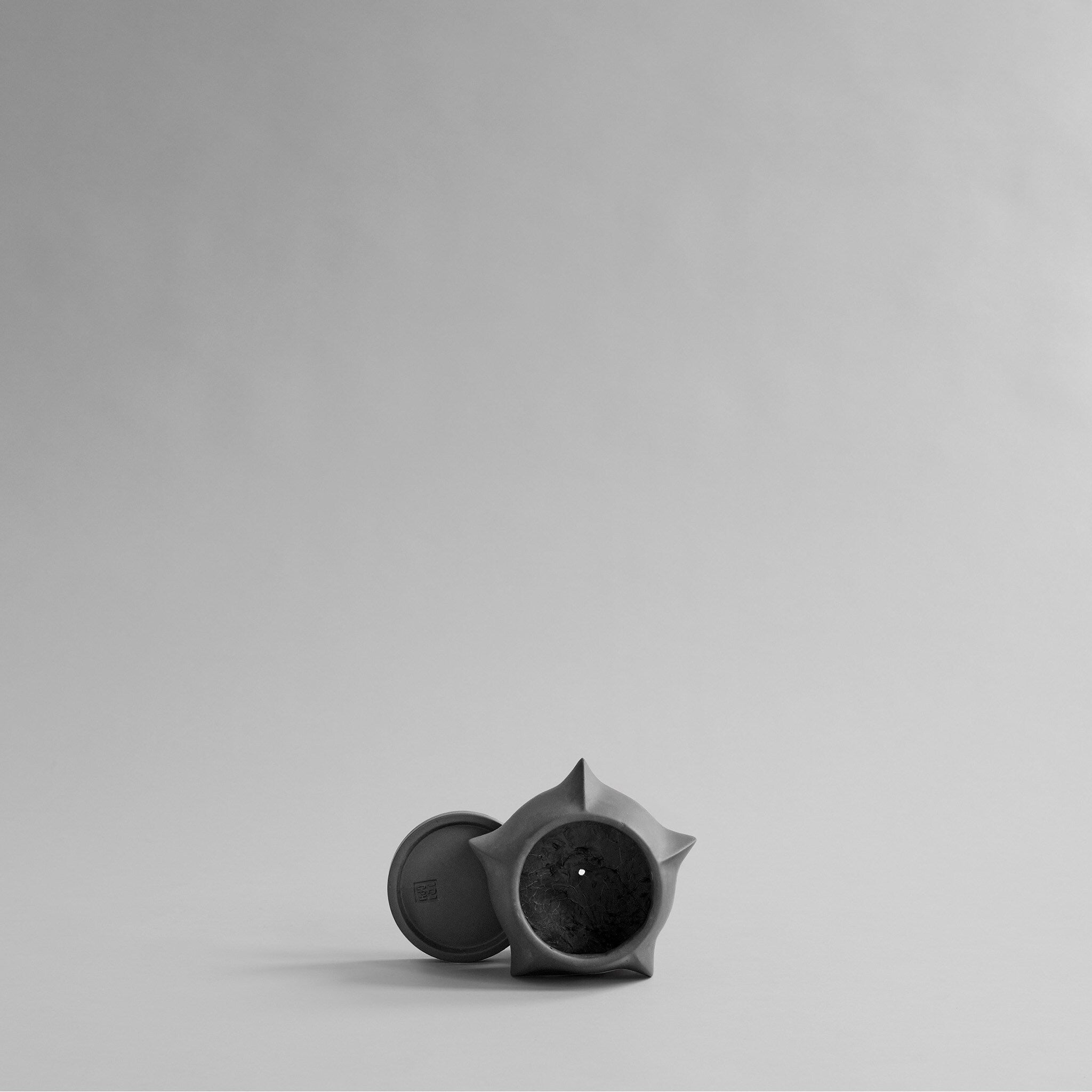 Arket Plant Pot, Petit - Dark Grey