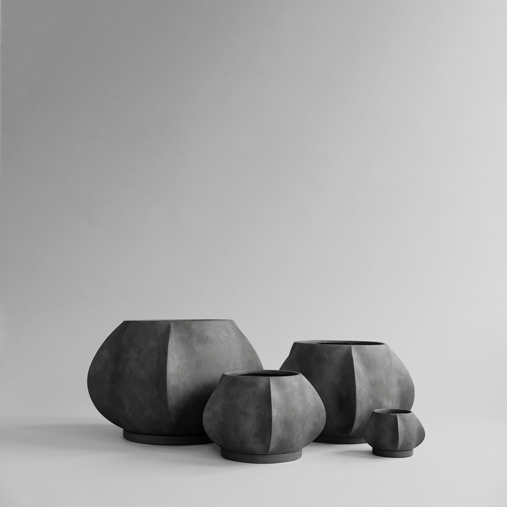 Arket Plant Pot, Petit - Dark Grey