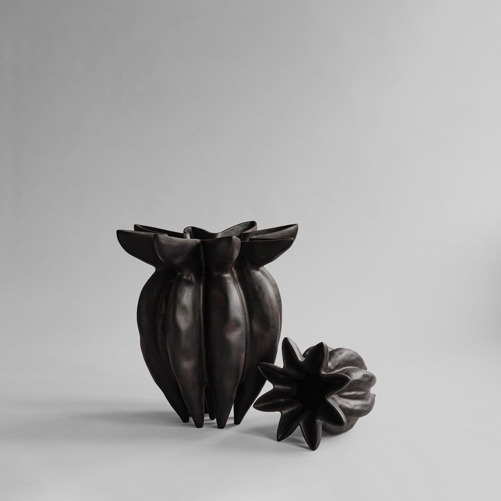 Lotus Vase, Big - Coffee