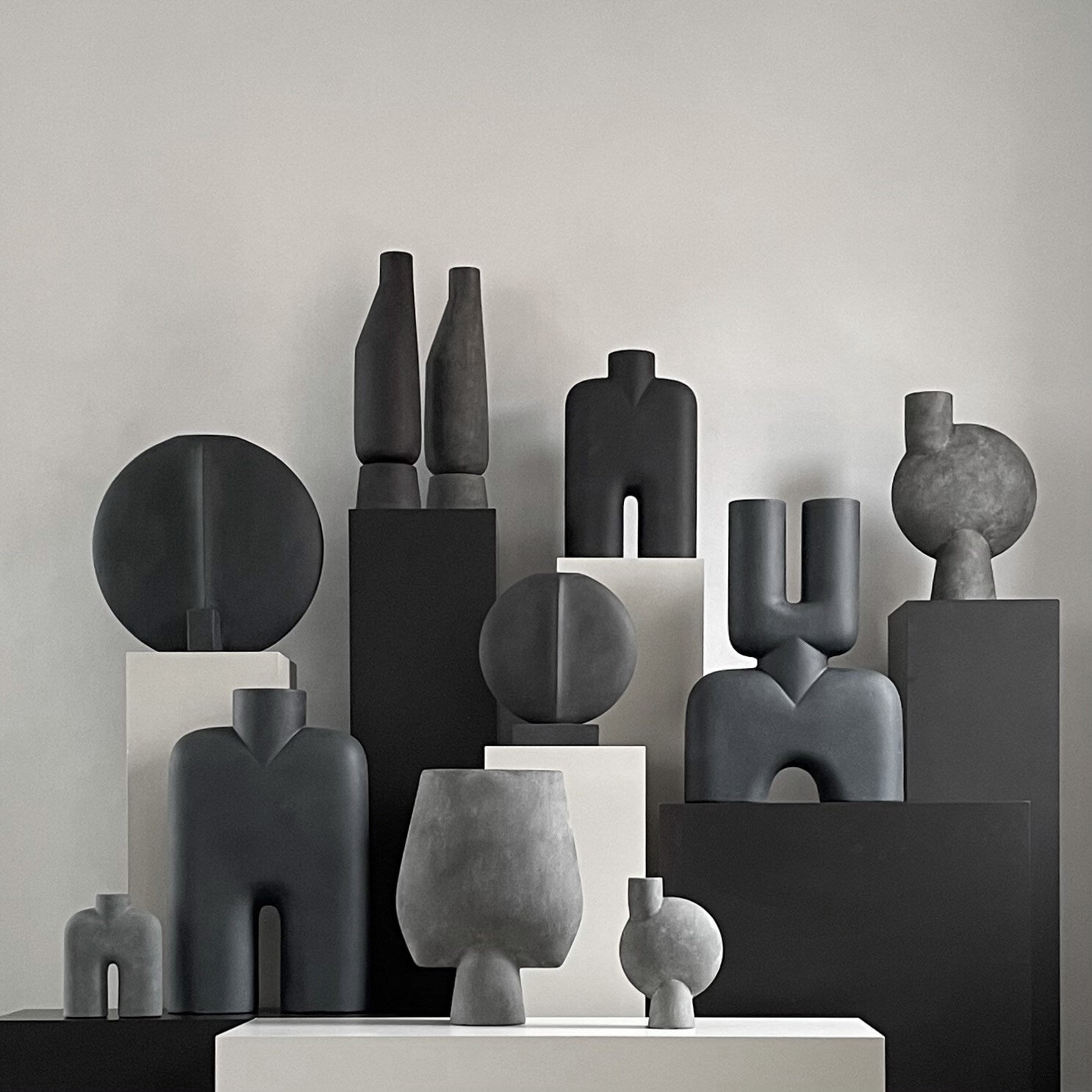 Cobra Vase Tall, Hexa - Black