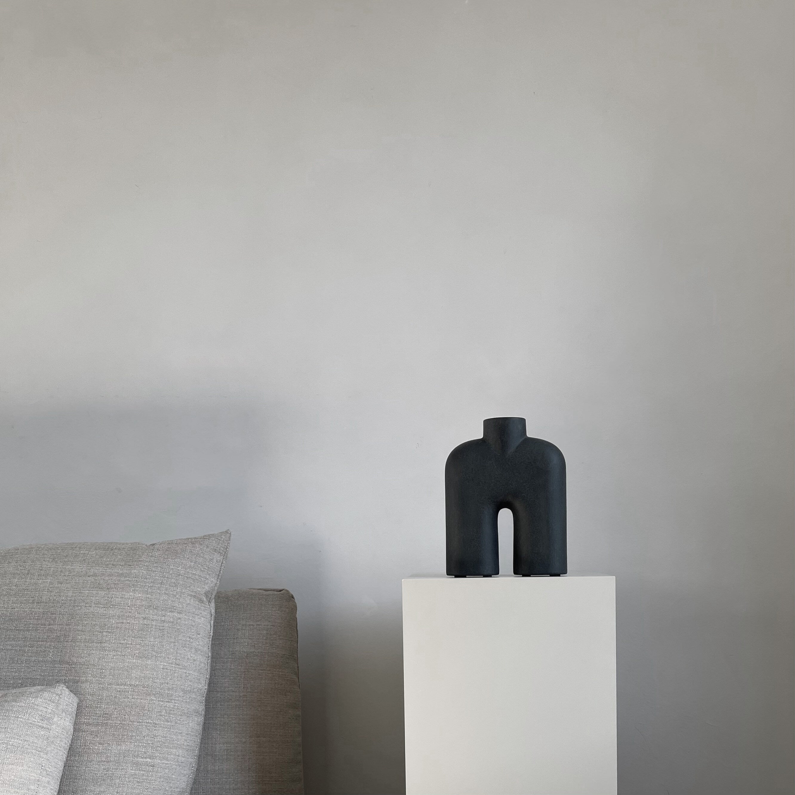 Cobra Vase Tall, Mini - Black