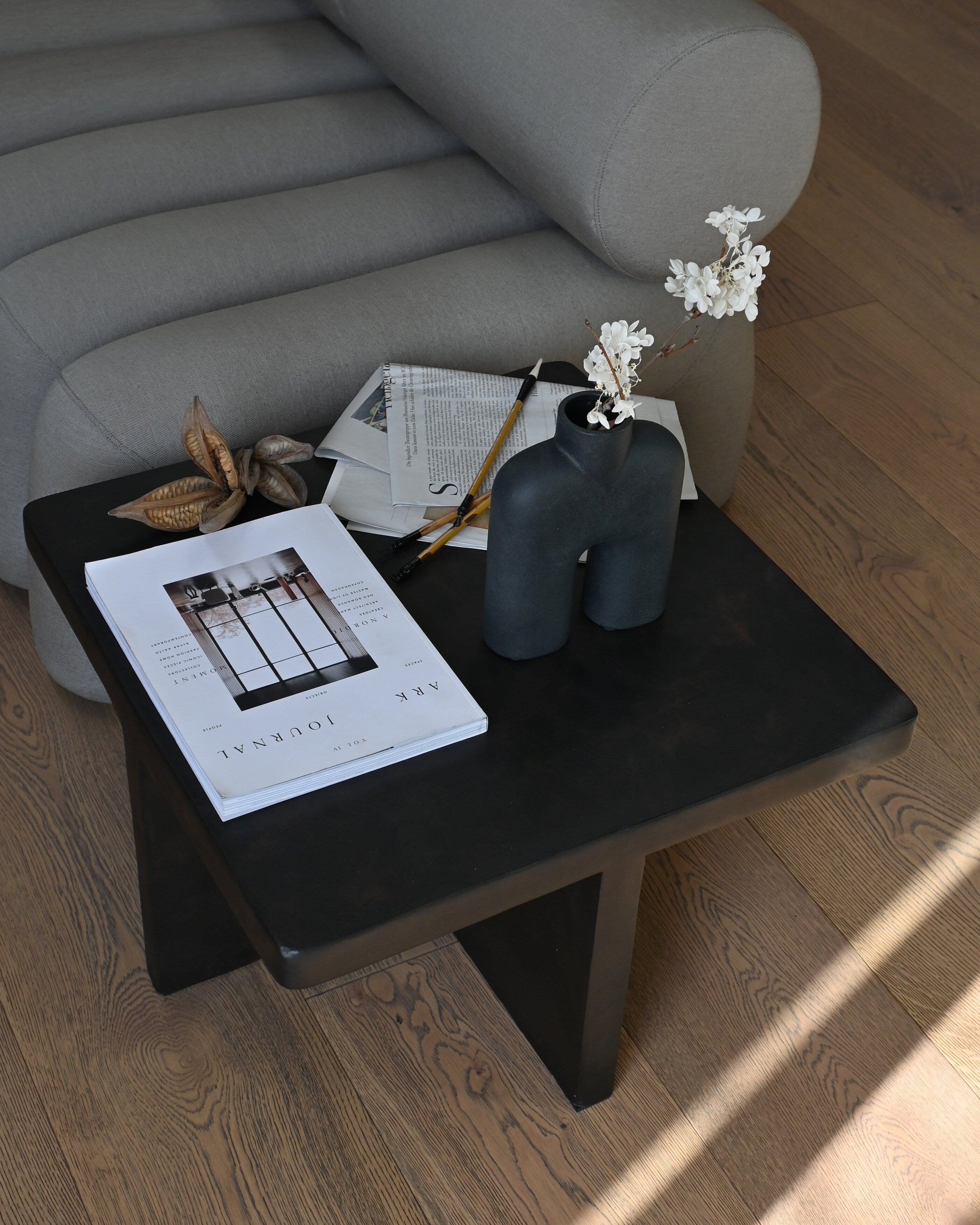 Cobra Vase Tall, Mini - Black