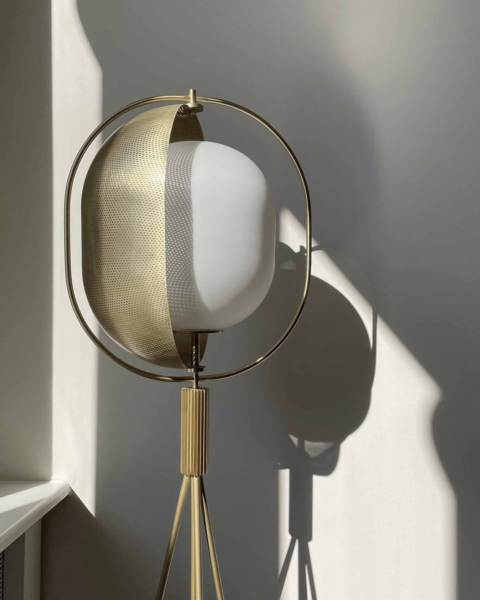 Pearl Floor Lamp - Brass
