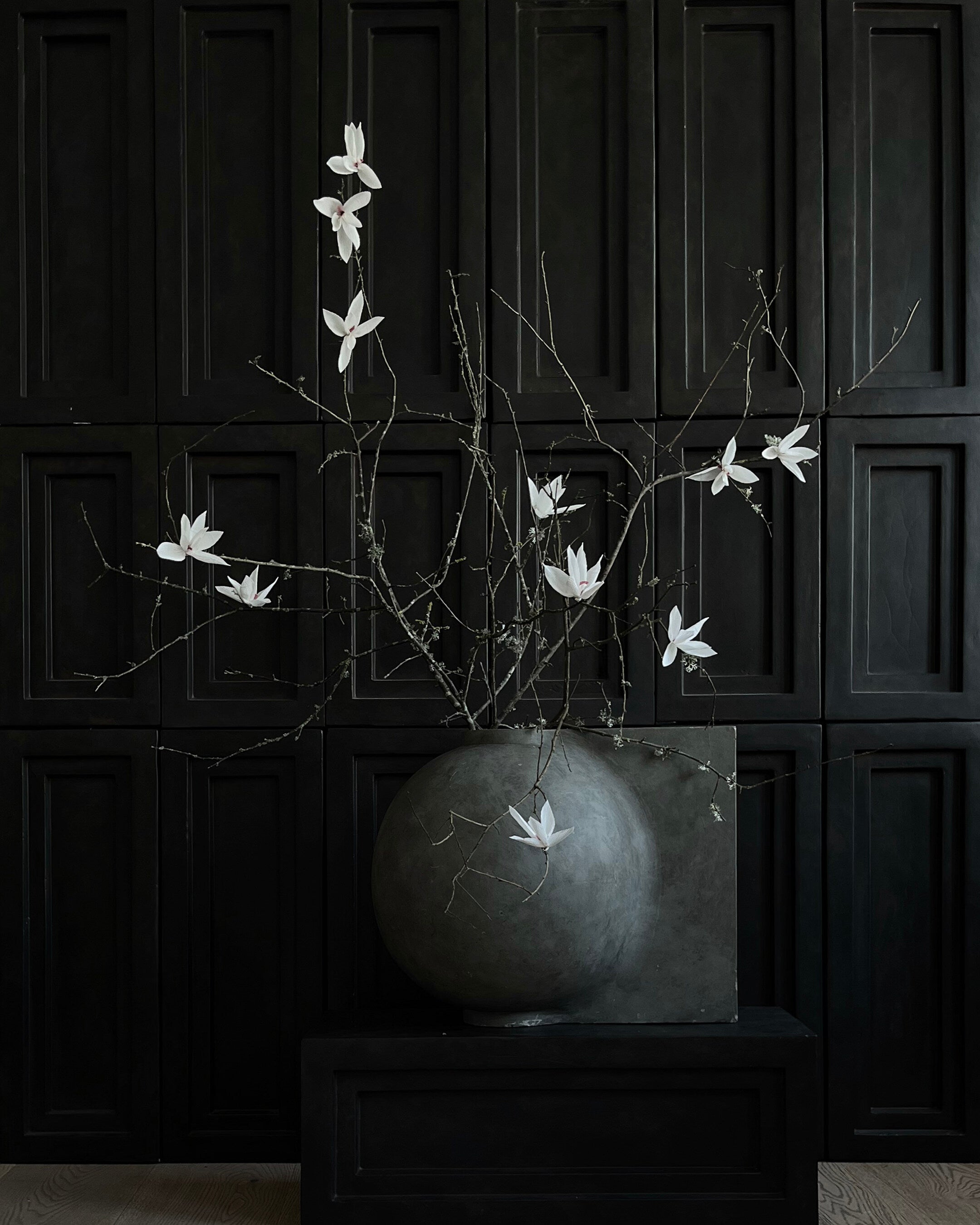 Offset Vase, Big - Dark Grey