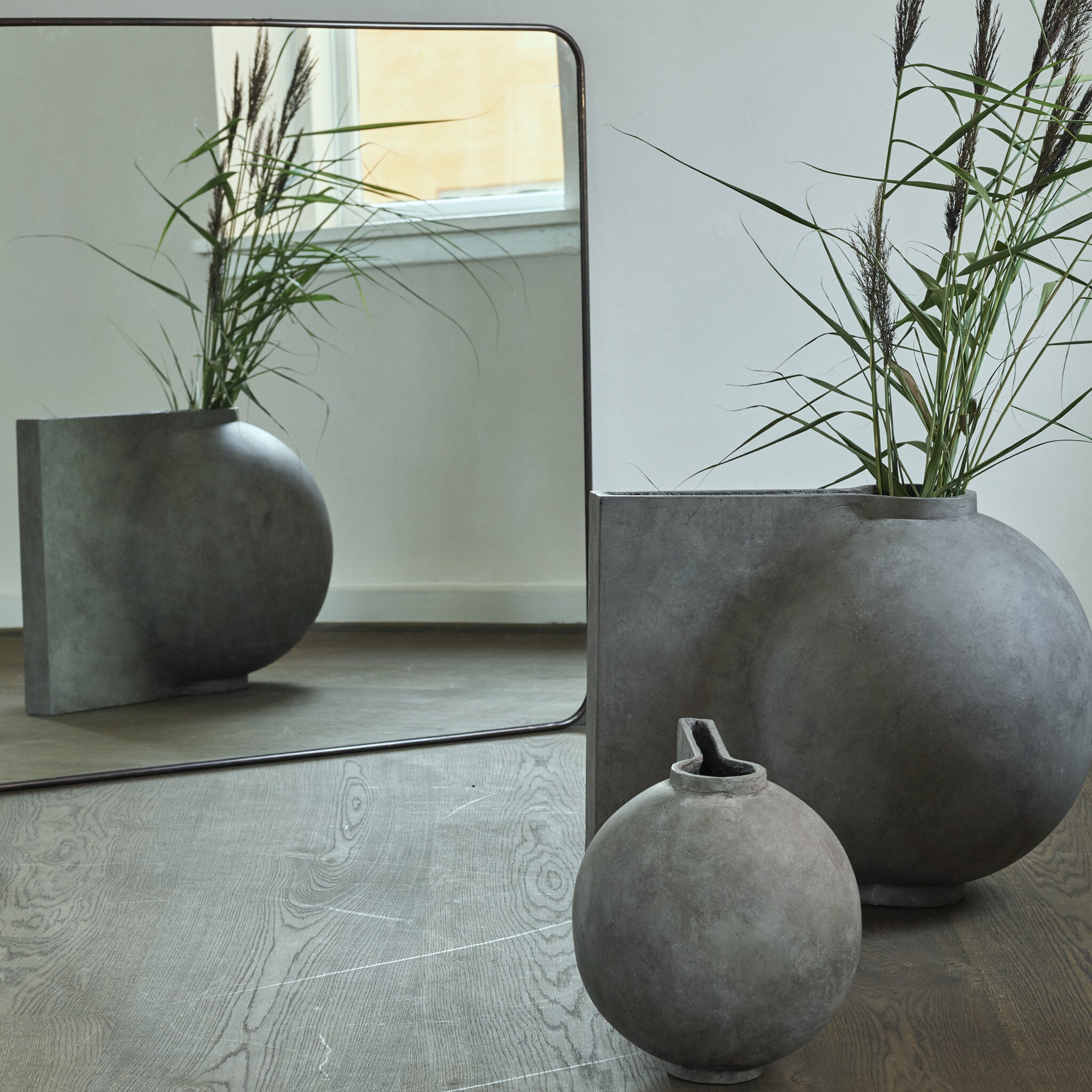Offset Vase, Big - Dark Grey