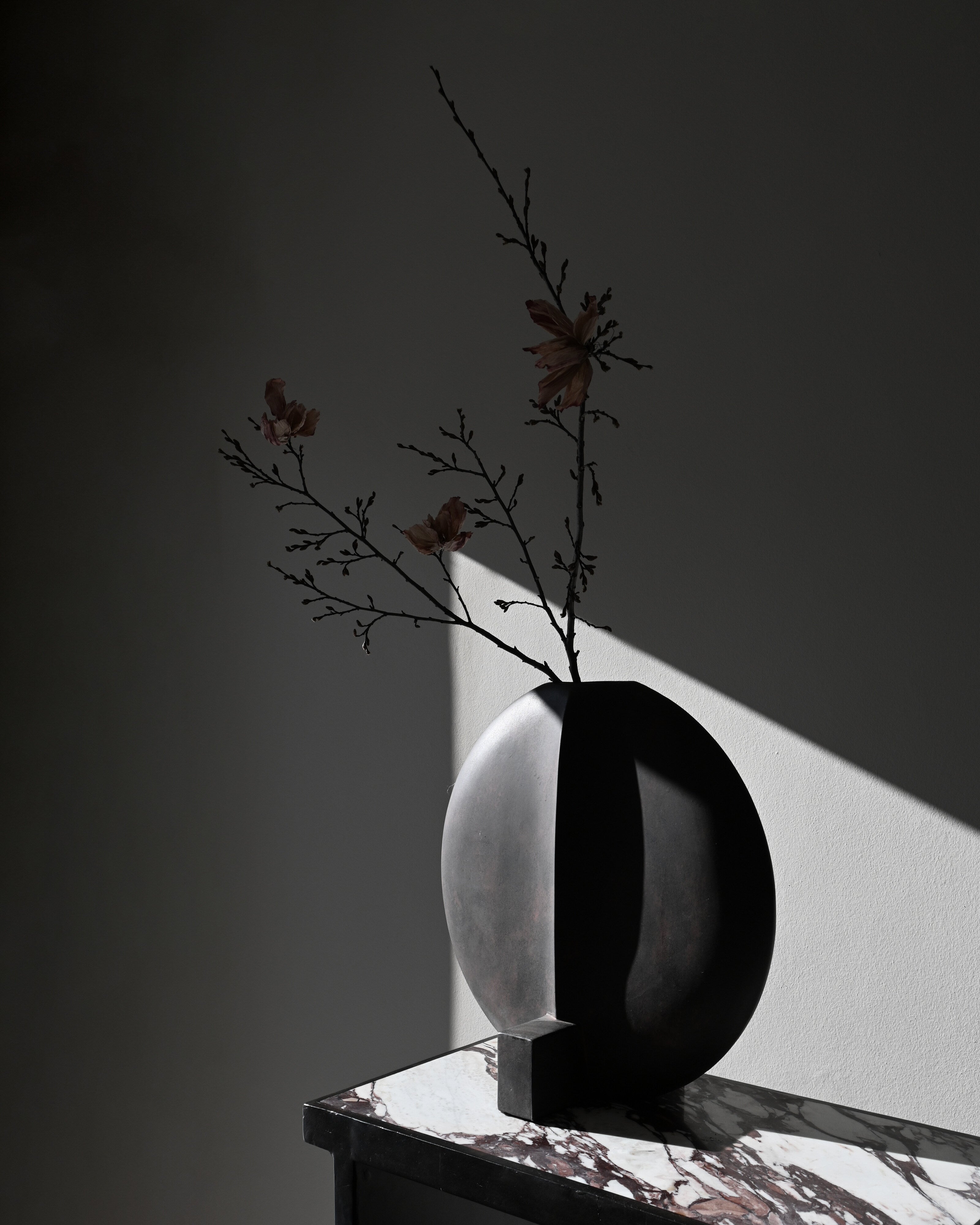 Guggenheim Vase, Big - Coffee