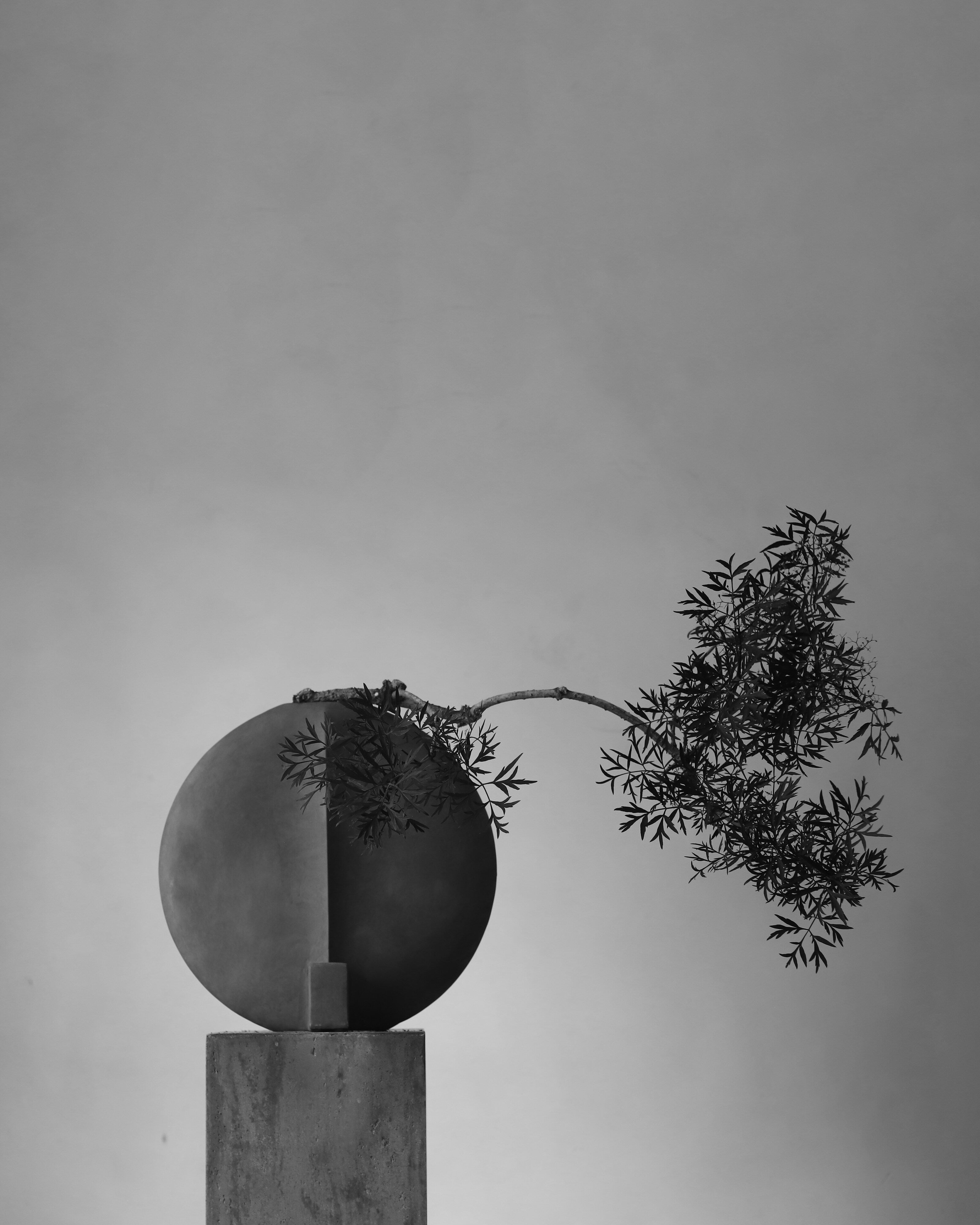 Guggenheim Vase, Big - Dark Grey