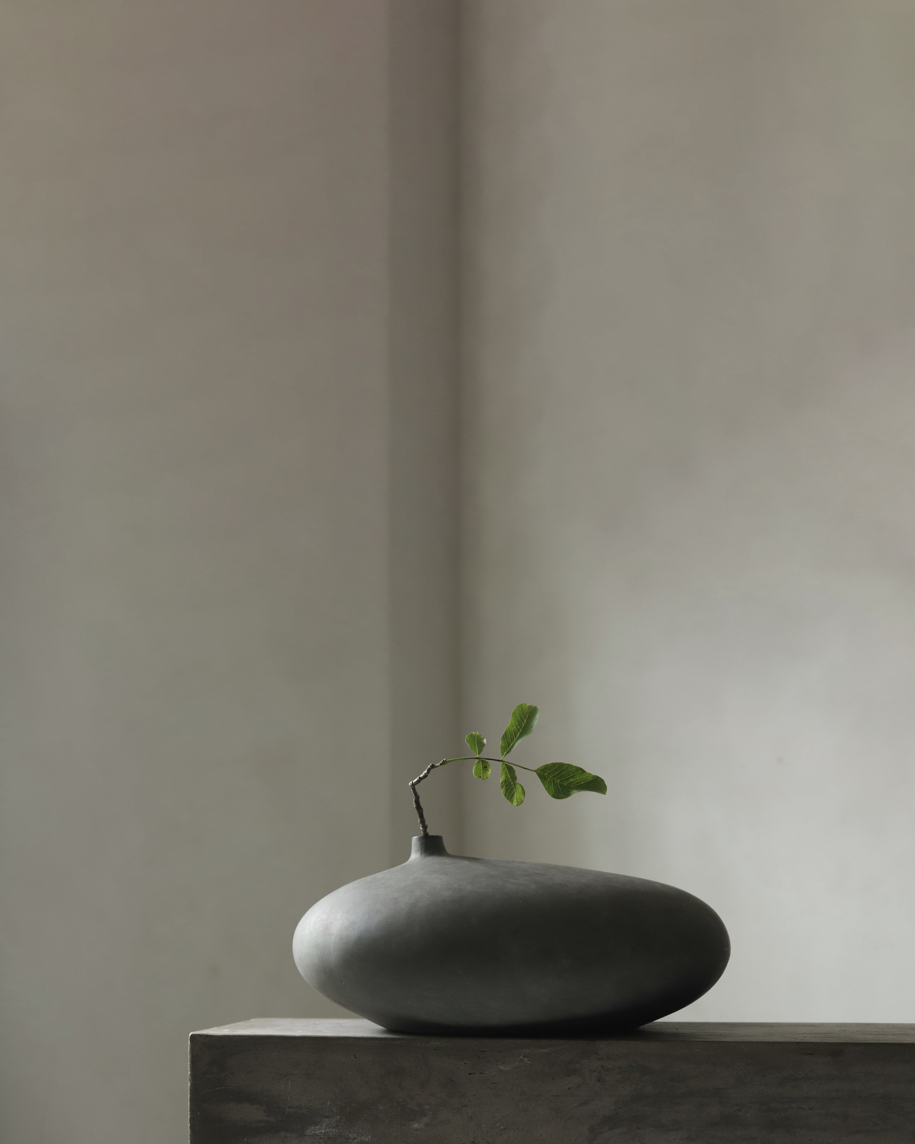 Submarine Vase, Fat - Dark grey