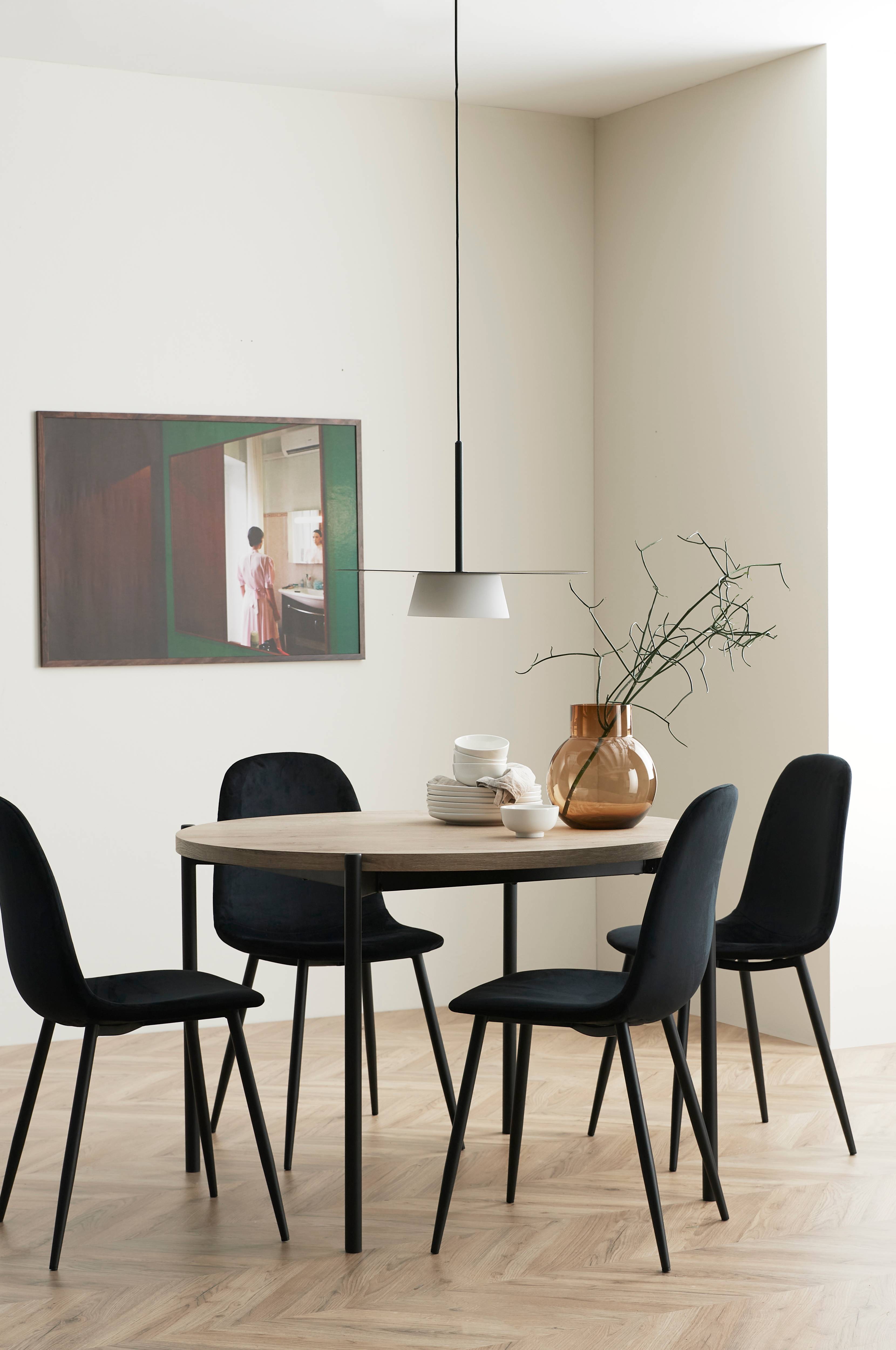 Spisegruppe Gilda med 1 bord og 4 stoler