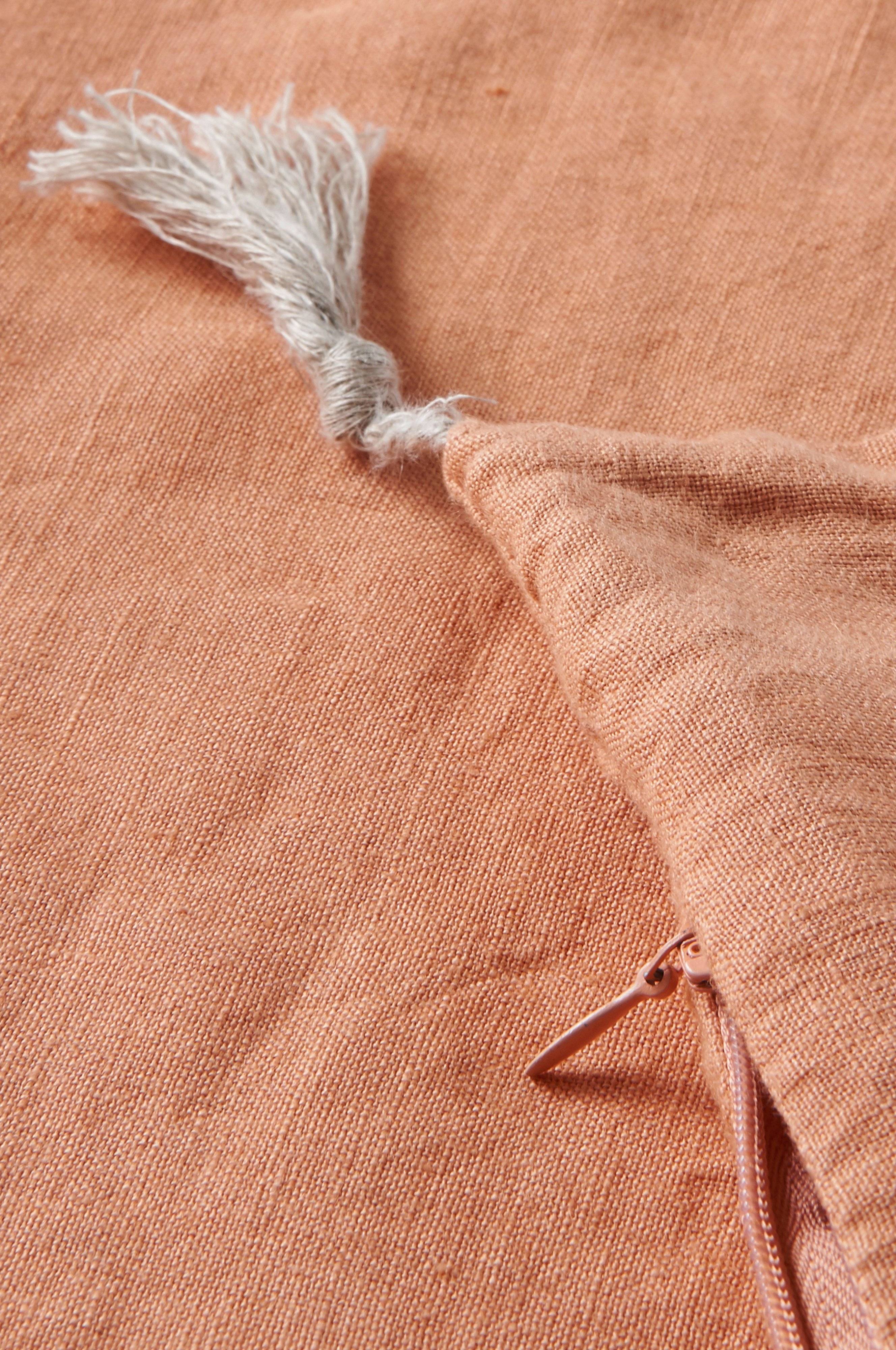 Putetrekk Candice Tassel i vasket lin 50x50 cm
