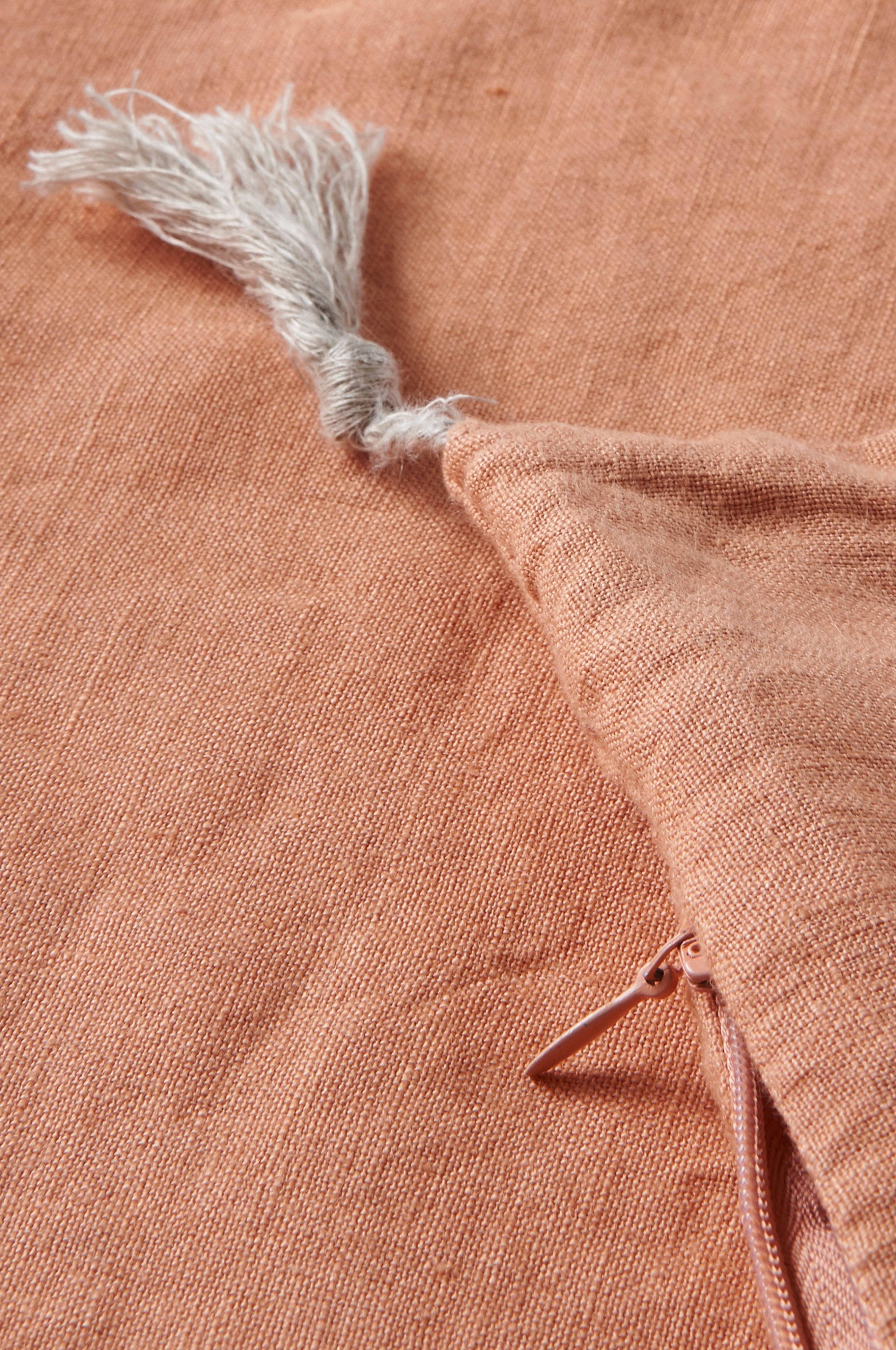 Putetrekk Candice Tassel i vasket lin 50x50 cm
