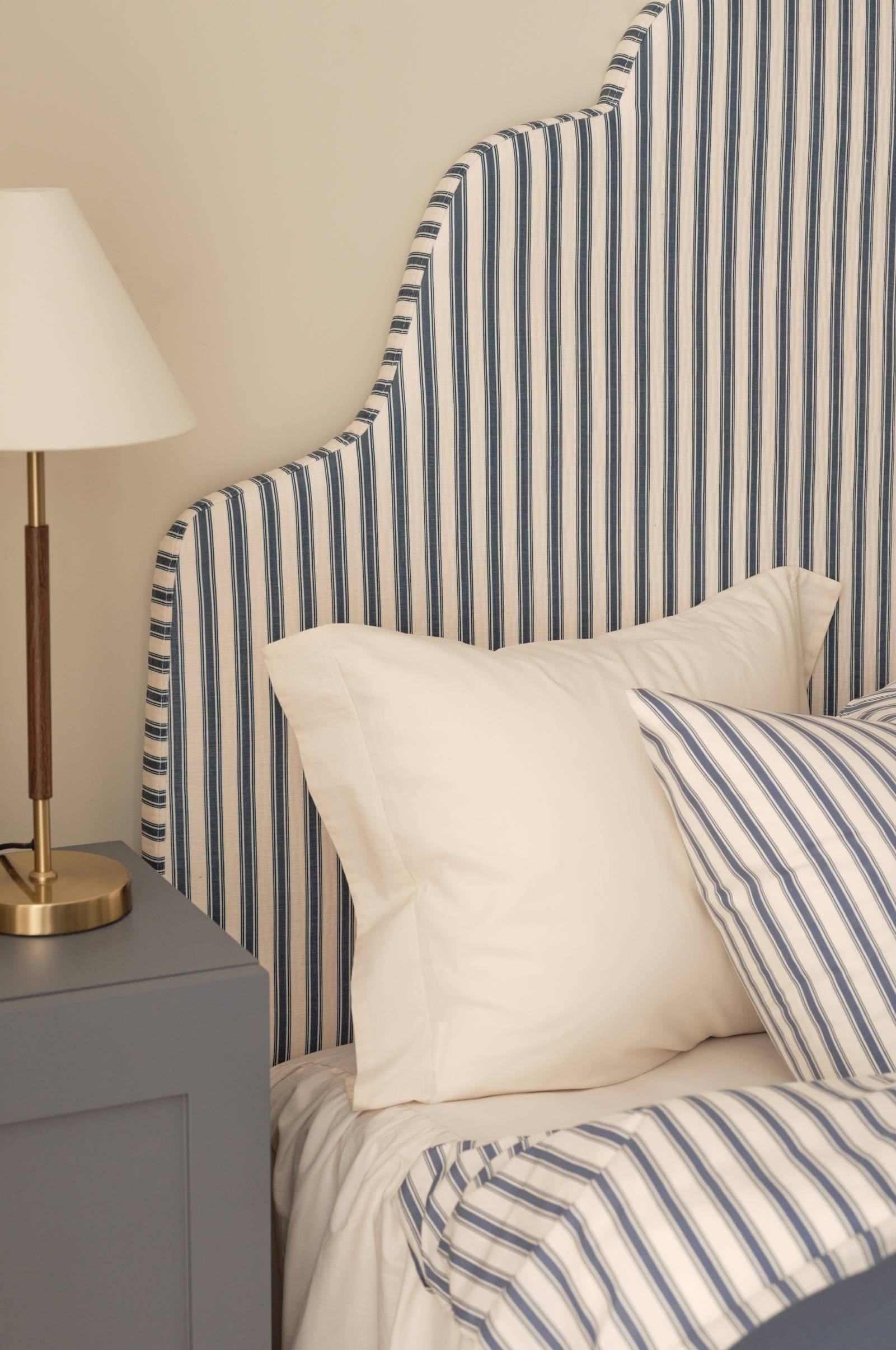 Sengegavl Stripe