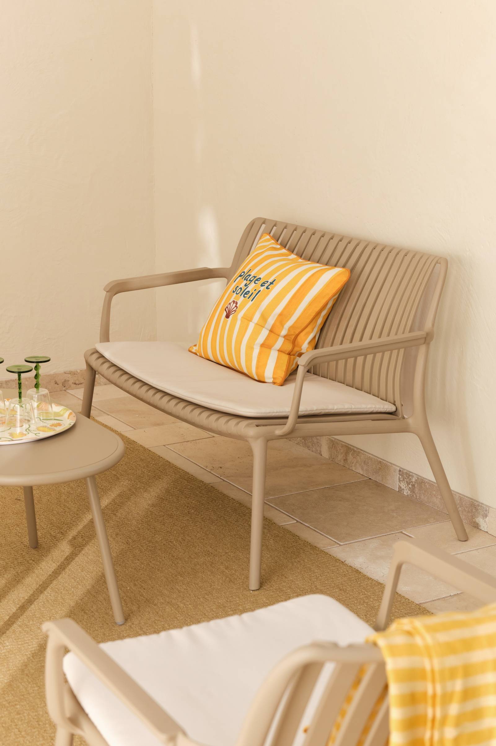 Utesofa Caprice 2-seter