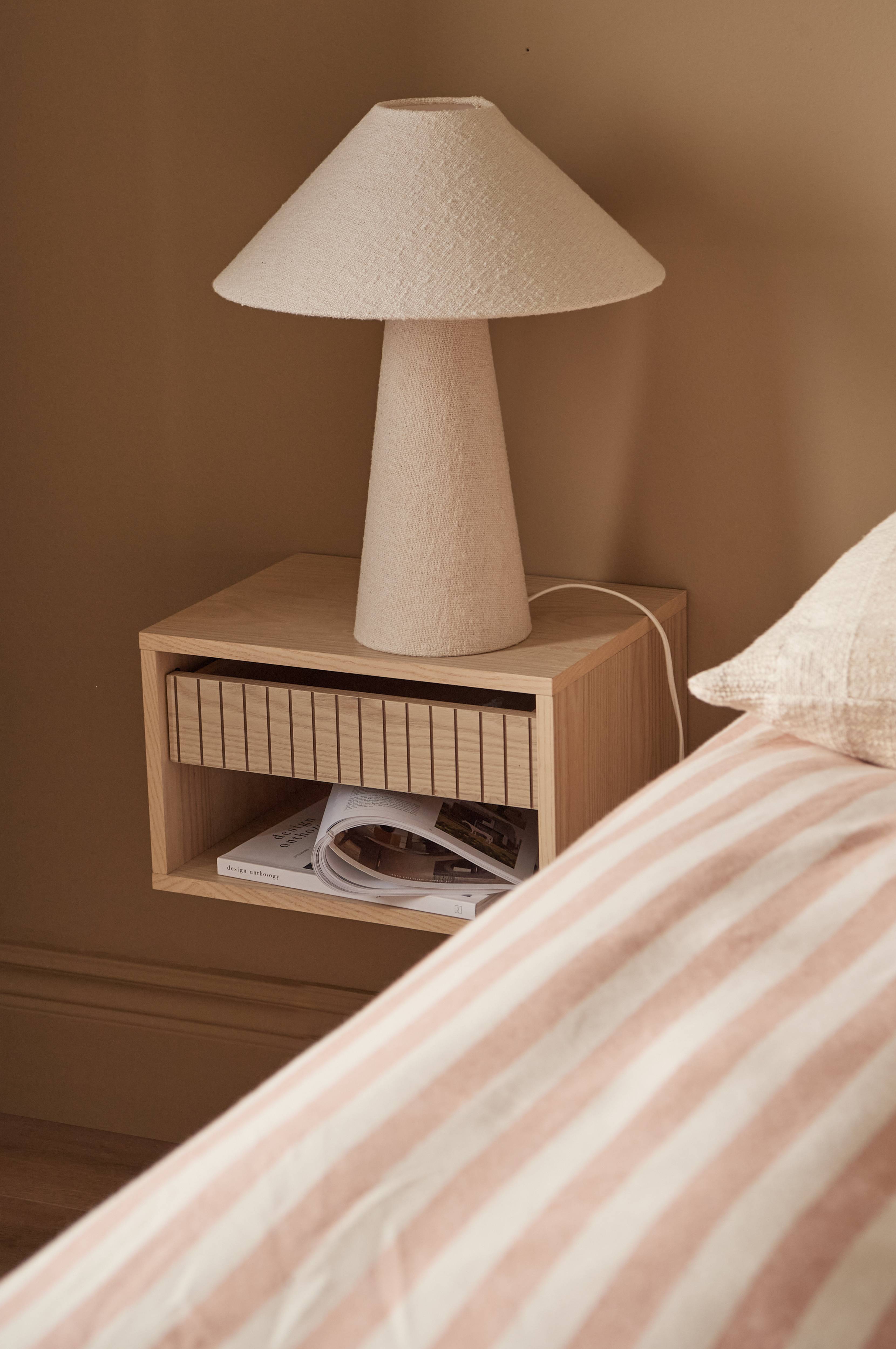 Nattbord / Vegghylle Bedsidetable/storage Roma